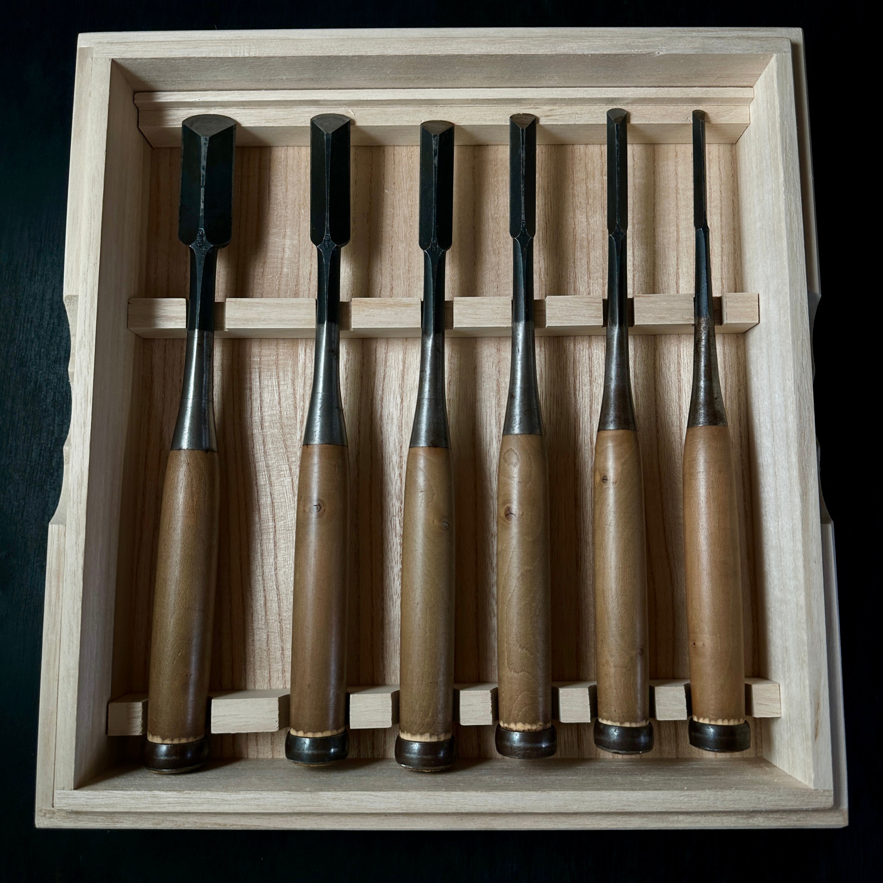Lightly used Hidari Ichihiro Second Generation Maru shorter Timber chisels set by Yamazaki Shouzou 山崎正三作 左市弘 丸半叩き組鑿 使用品 Used Tatakinomi