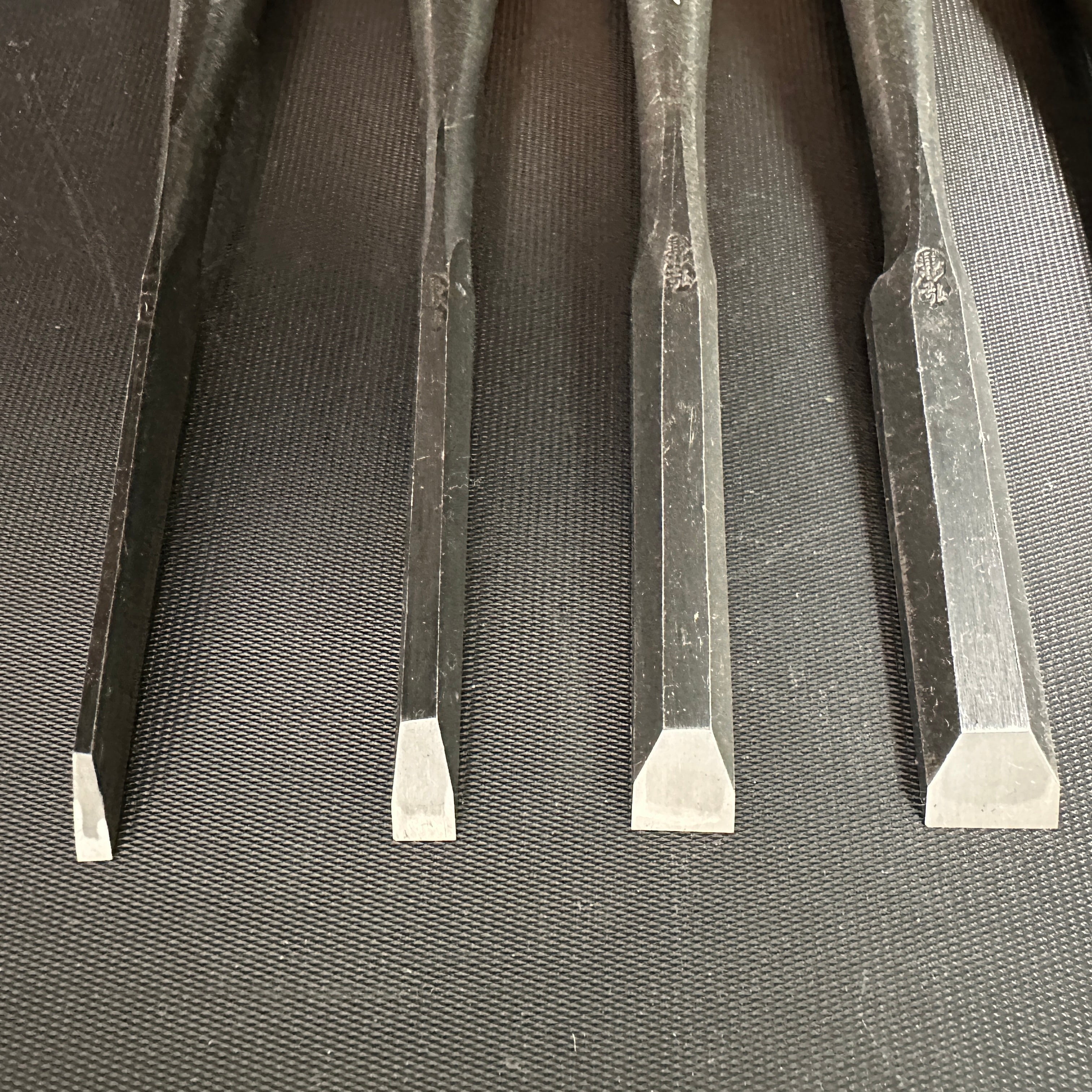 #M147 Mixed set for beginner Bench chisels set by unknown smith バラ鑿合わせ 初心者におすすめ 追入組鑿