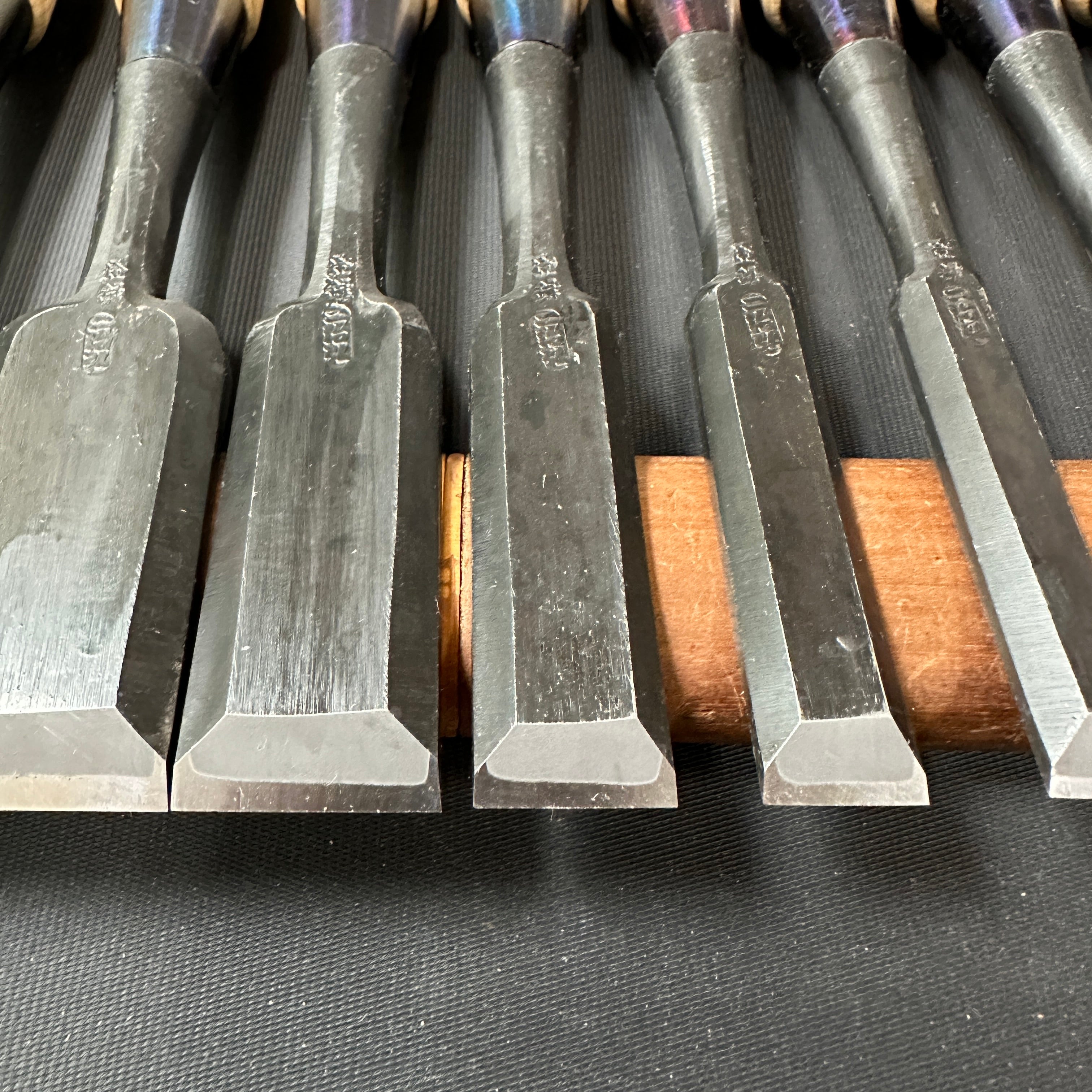 Nijihiro Bench chisels set by Chuutarou Imai white oak handle (Fujihiro) 今井忠太郎作 二治弘 追入組鑿 白樫柄