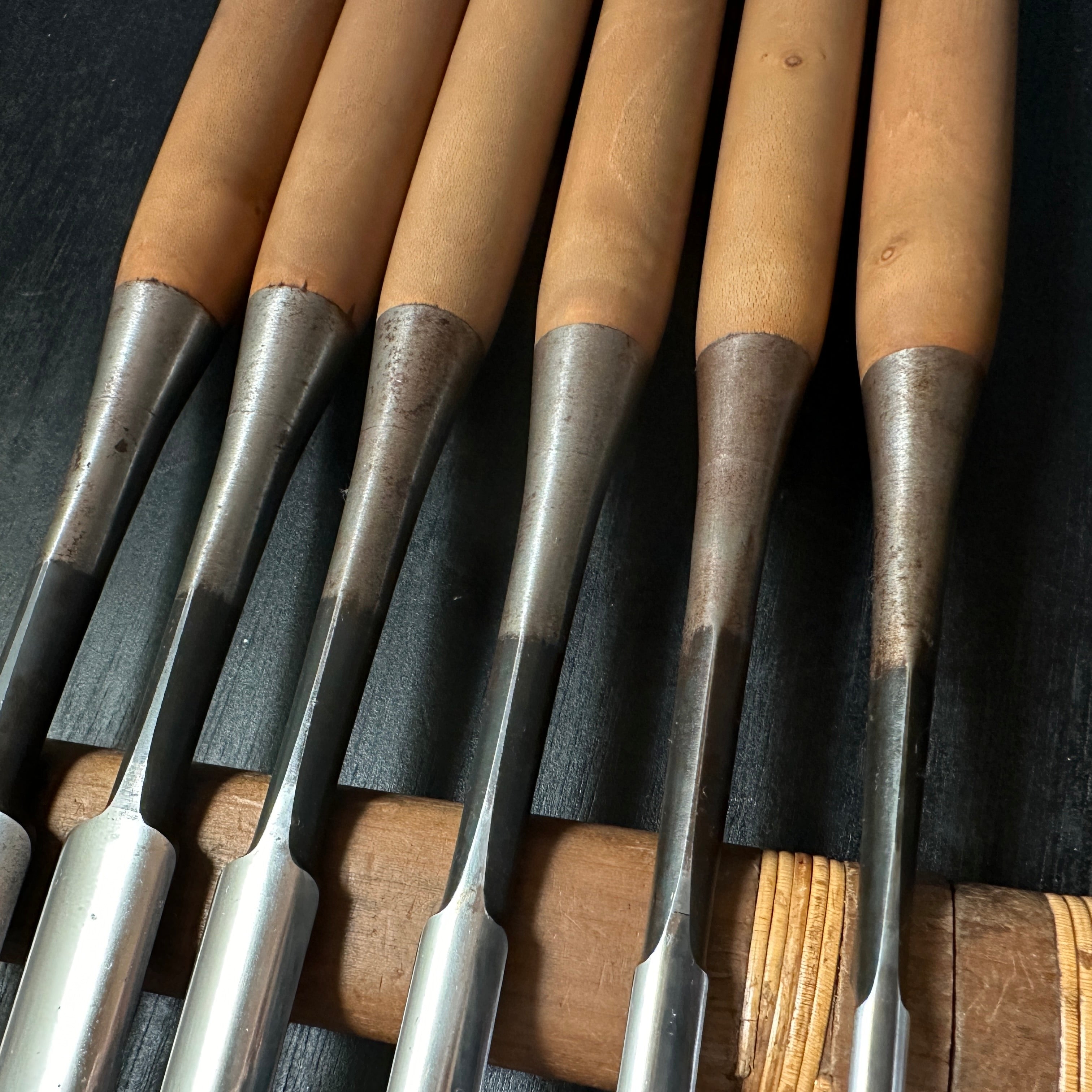 Lightly used Hidari Ichihiro Second Generation Maru shorter Timber chisels set by Yamazaki Shouzou 山崎正三作 左市弘 丸半叩き組鑿 使用品 Used Tatakinomi