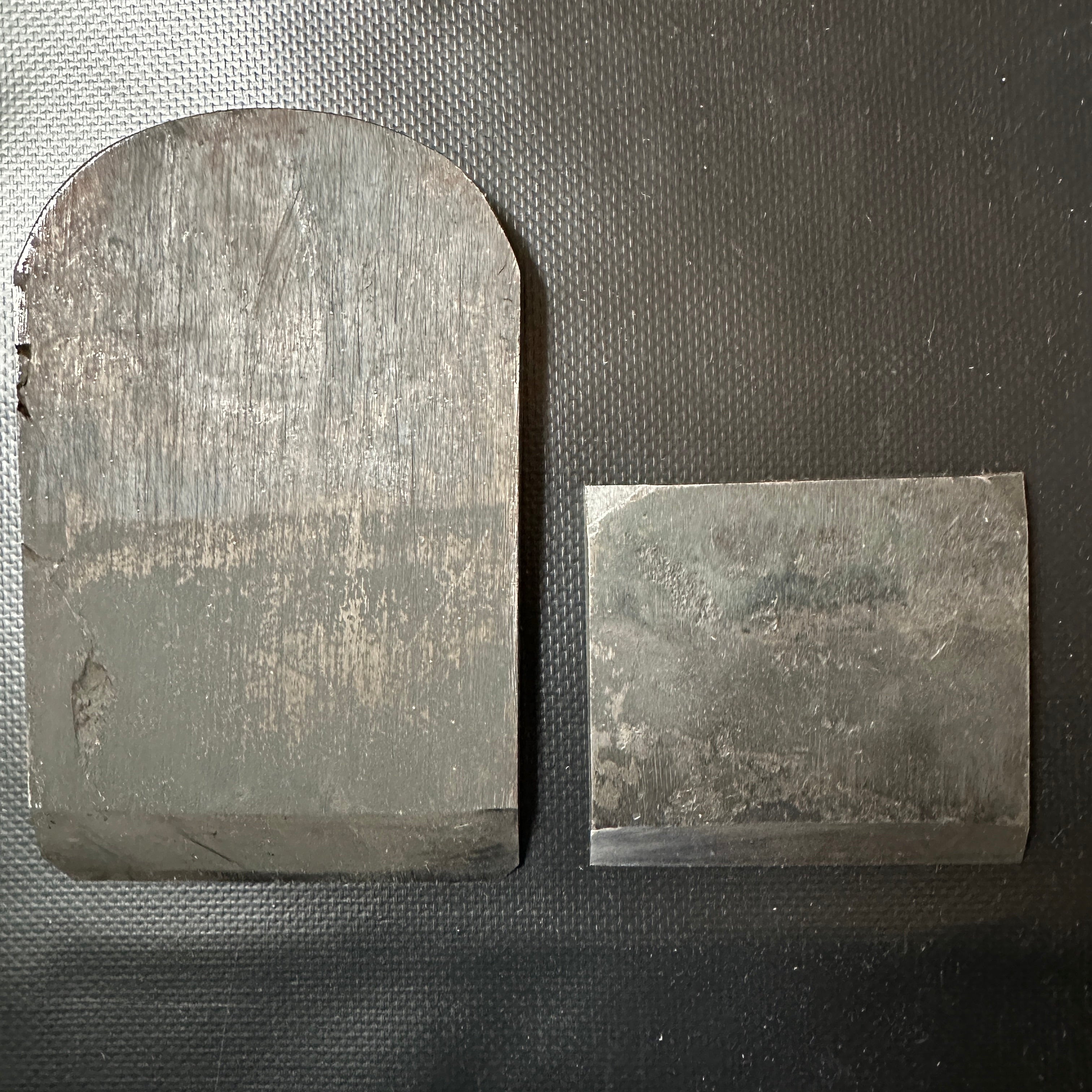 Old stock Chiyoduru Unju Smoothing Plane blade (Kanna) by Tanaka shougo 掘出し物 千代鶴運寿 田中昭吾作 仕上げ鉋刃 70mm