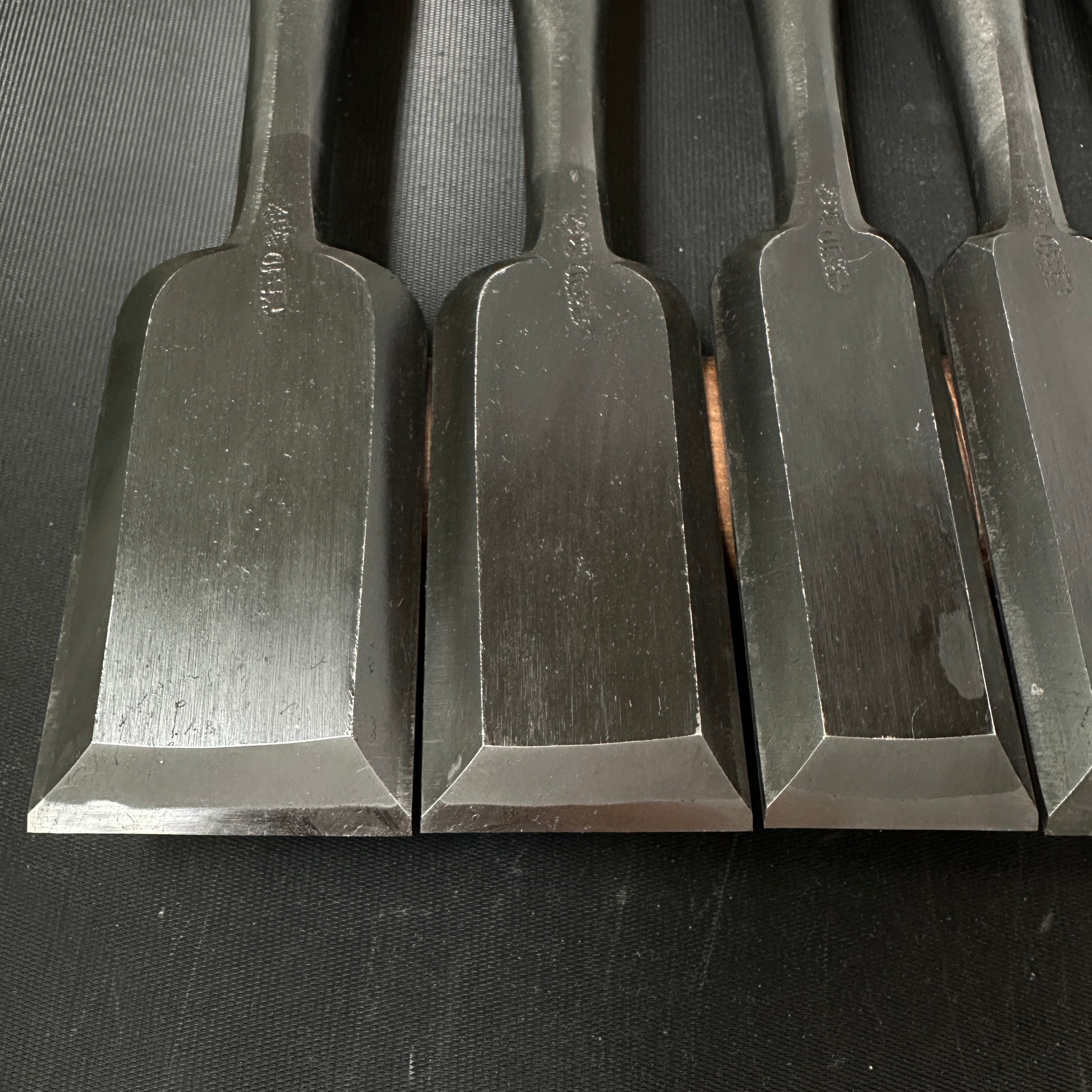 Fujihiro Medium timber chisels set by Chuutarou Imai 今井忠太郎作 二治弘 中叩組鑿 桐箱付 Chutatakinomi #6