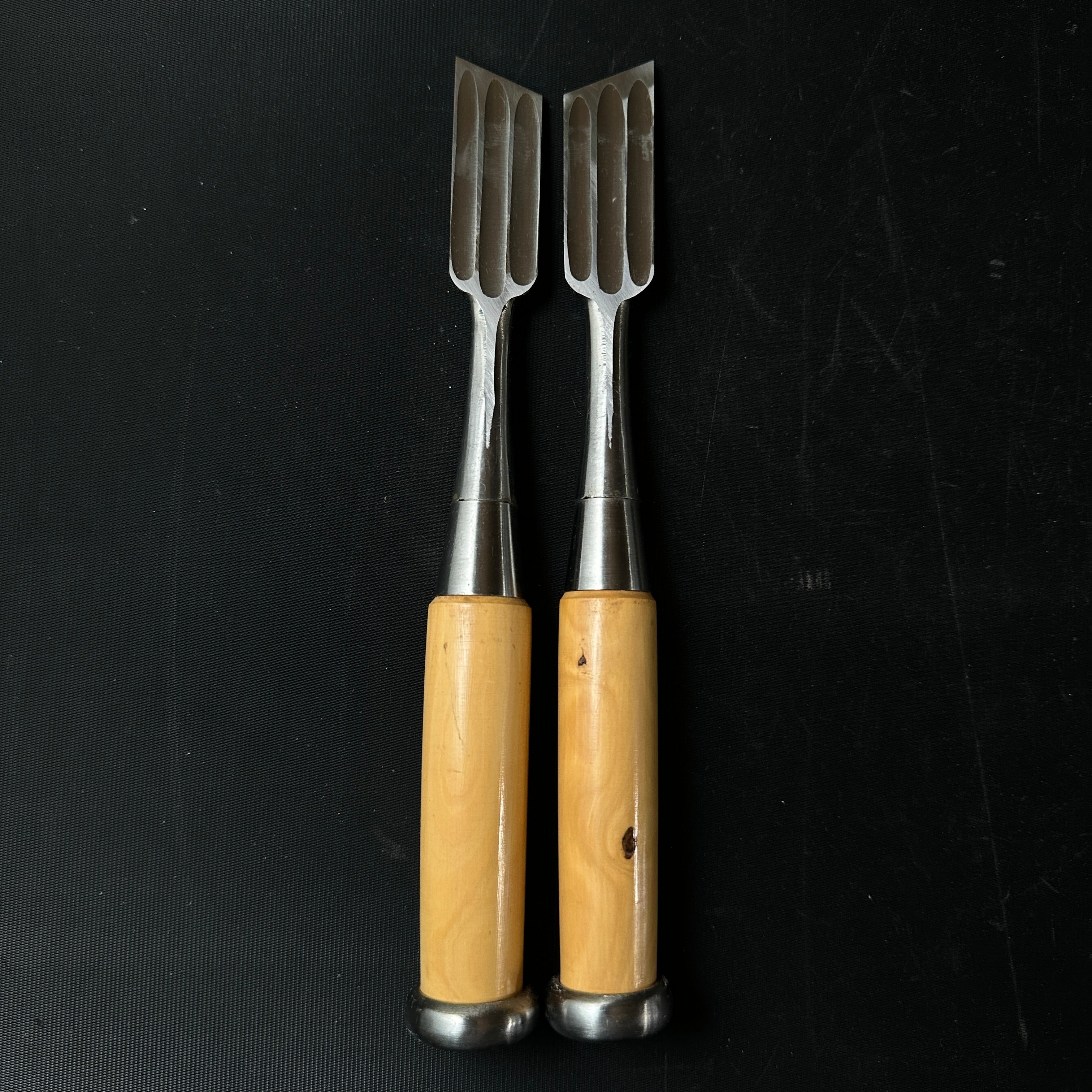 Old stock Sukehiro Bench Oblique chisels Set gumi Handle _____ 助弘 イスカ追入鑿 2本セット 21mm グミ柄