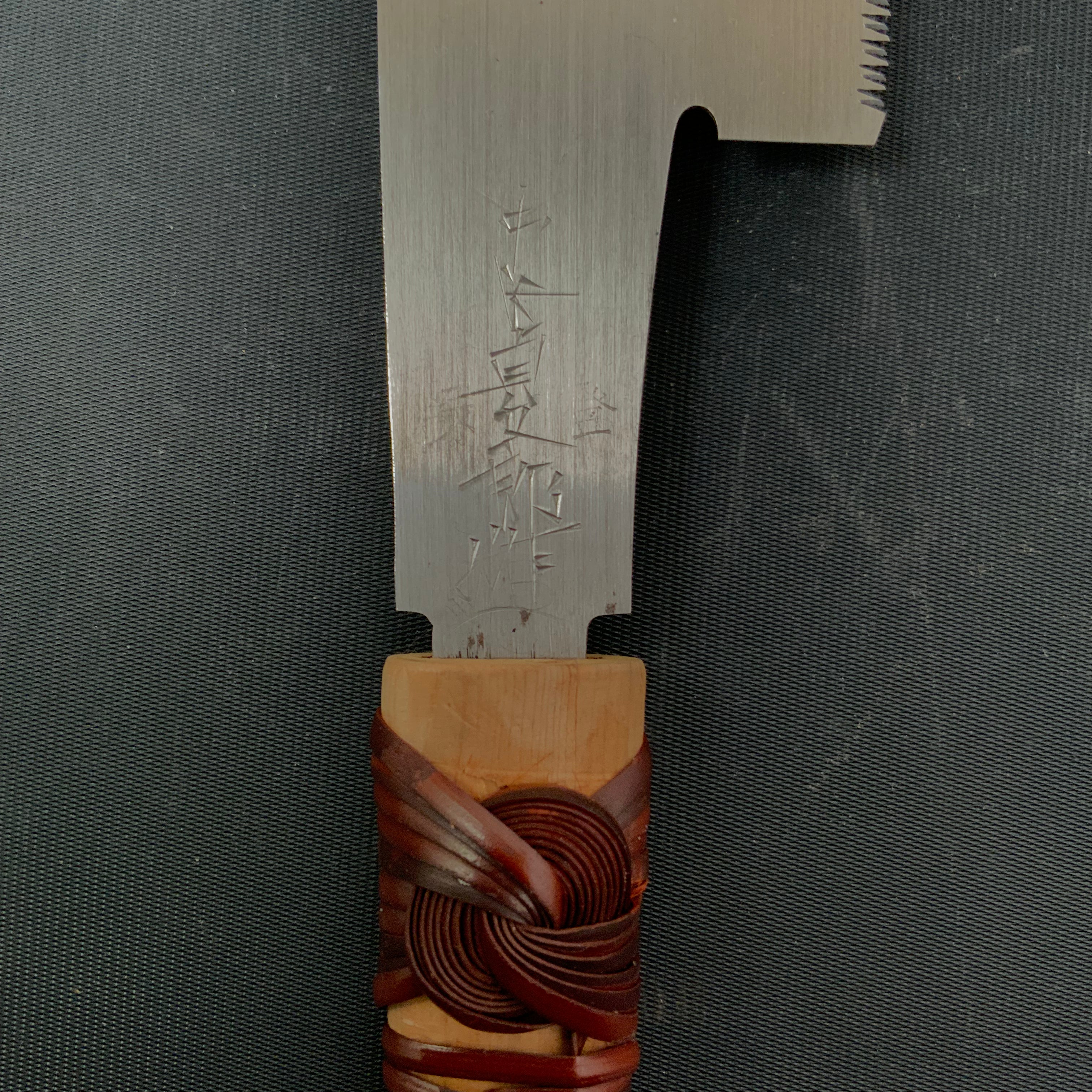 #K4 Ready to use! Old stock Single Edge Cross cut Hand Made Saw with Eddy Type Handles set by Kurashige 直ぐ使い 倉重栄助氏目立 渦巻き柄 片刃鋸 横挽 210m