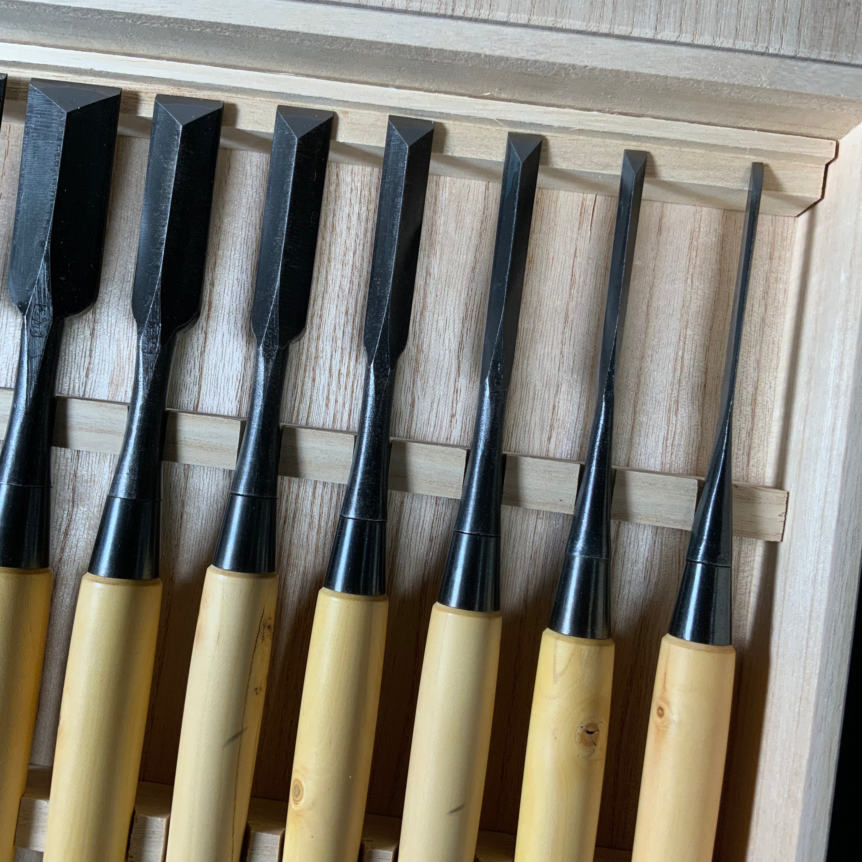 宗家大内 鎬追入組鑿 グミ柄付 Ouchi Dovetail chisels set by Ouchi 4th generation with Gumi Handle