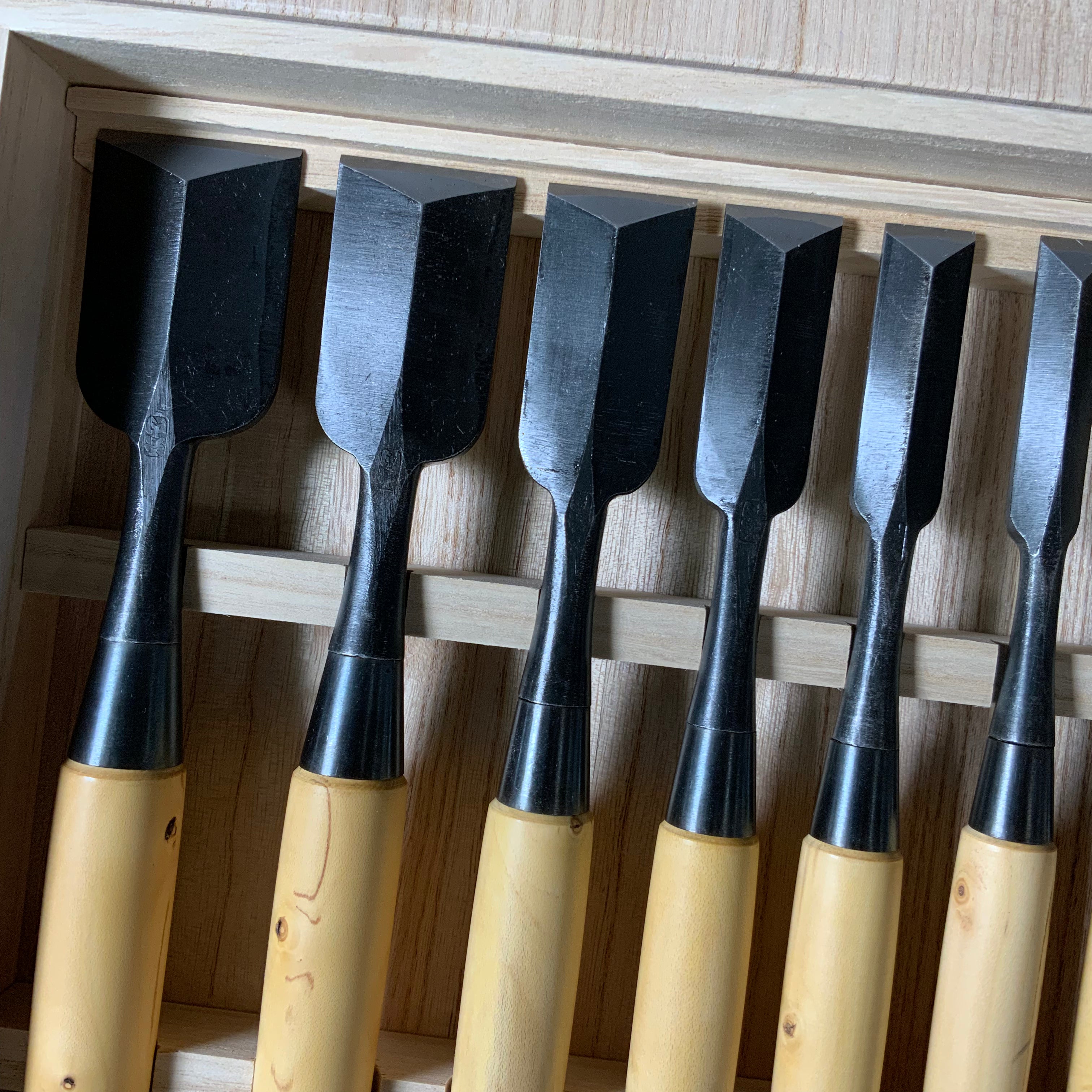 宗家大内 鎬追入組鑿 グミ柄付 Ouchi Dovetail chisels set by Ouchi 4th generation with Gumi Handle