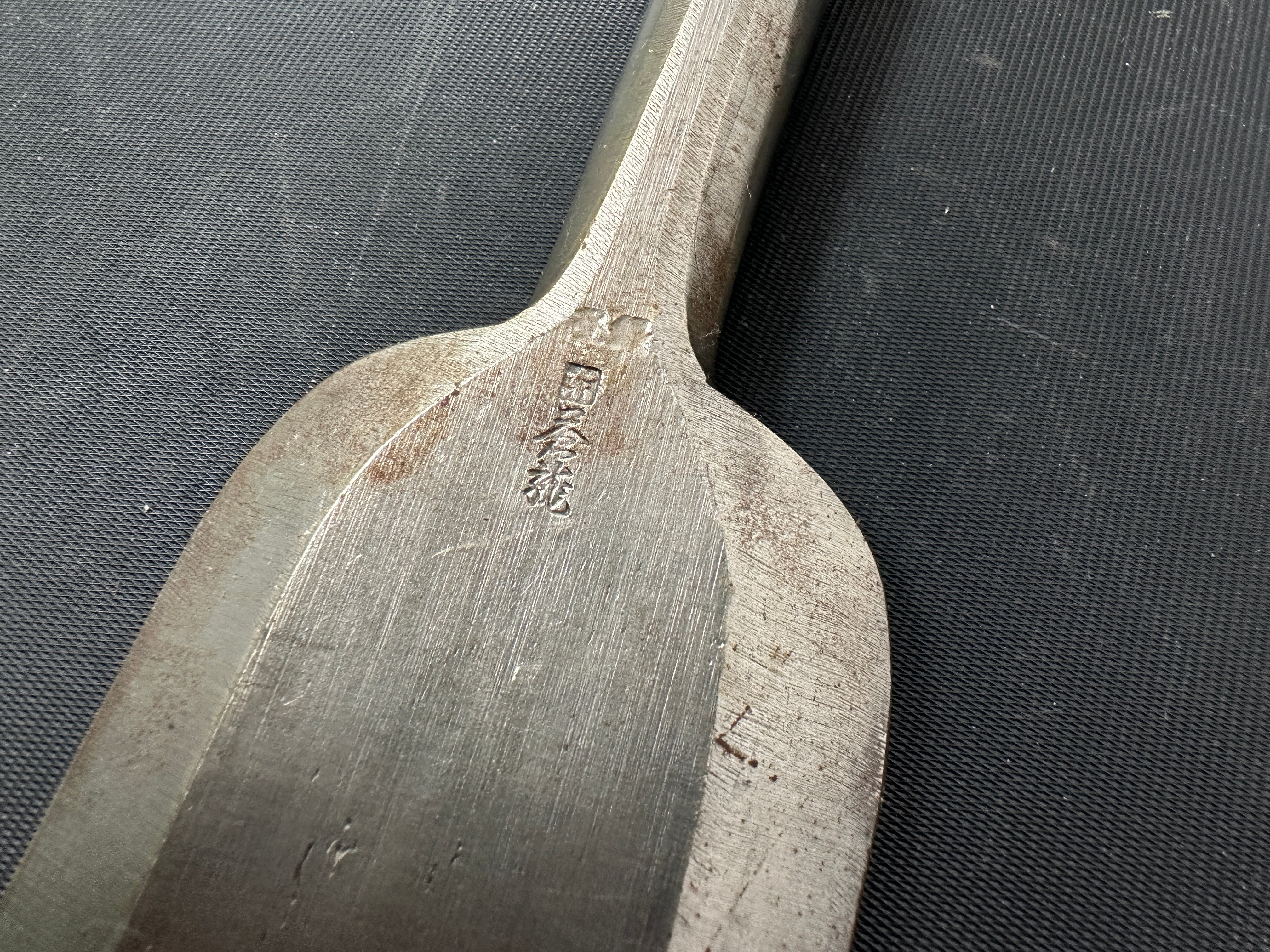 Old stock Souryu Slick Chisels(Ootsuki-nomi, Hontsuki-Nomi) with white steel 掘出し物 蒼龍 本突き鑿 黒檀柄 三つ裏 60mm