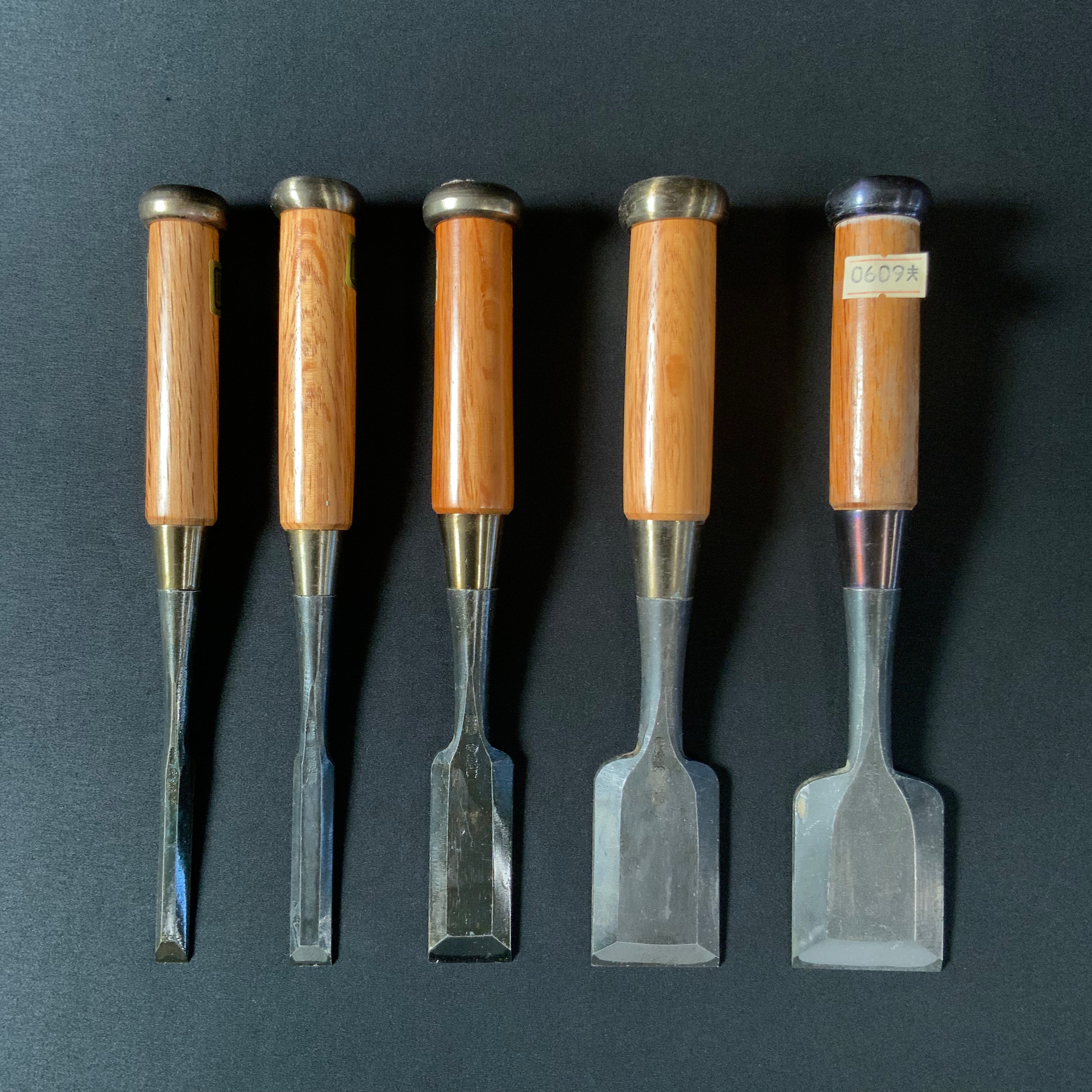 Old stock Yoshihiro Bench chisels 掘出し物 義廣 追入鑿 Oirenomi