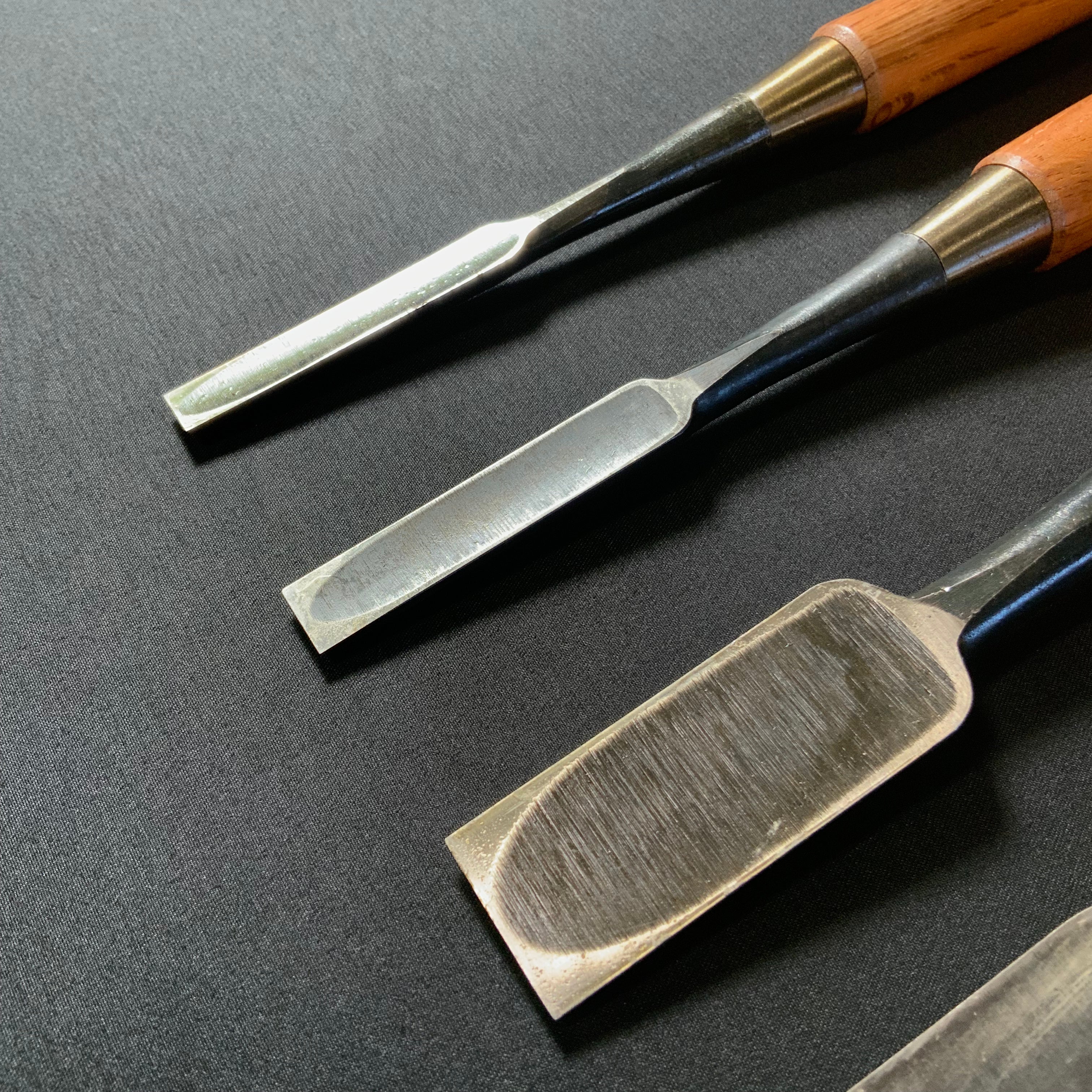 Old stock Yoshihiro Bench chisels 掘出し物 義廣 追入鑿 Oirenomi