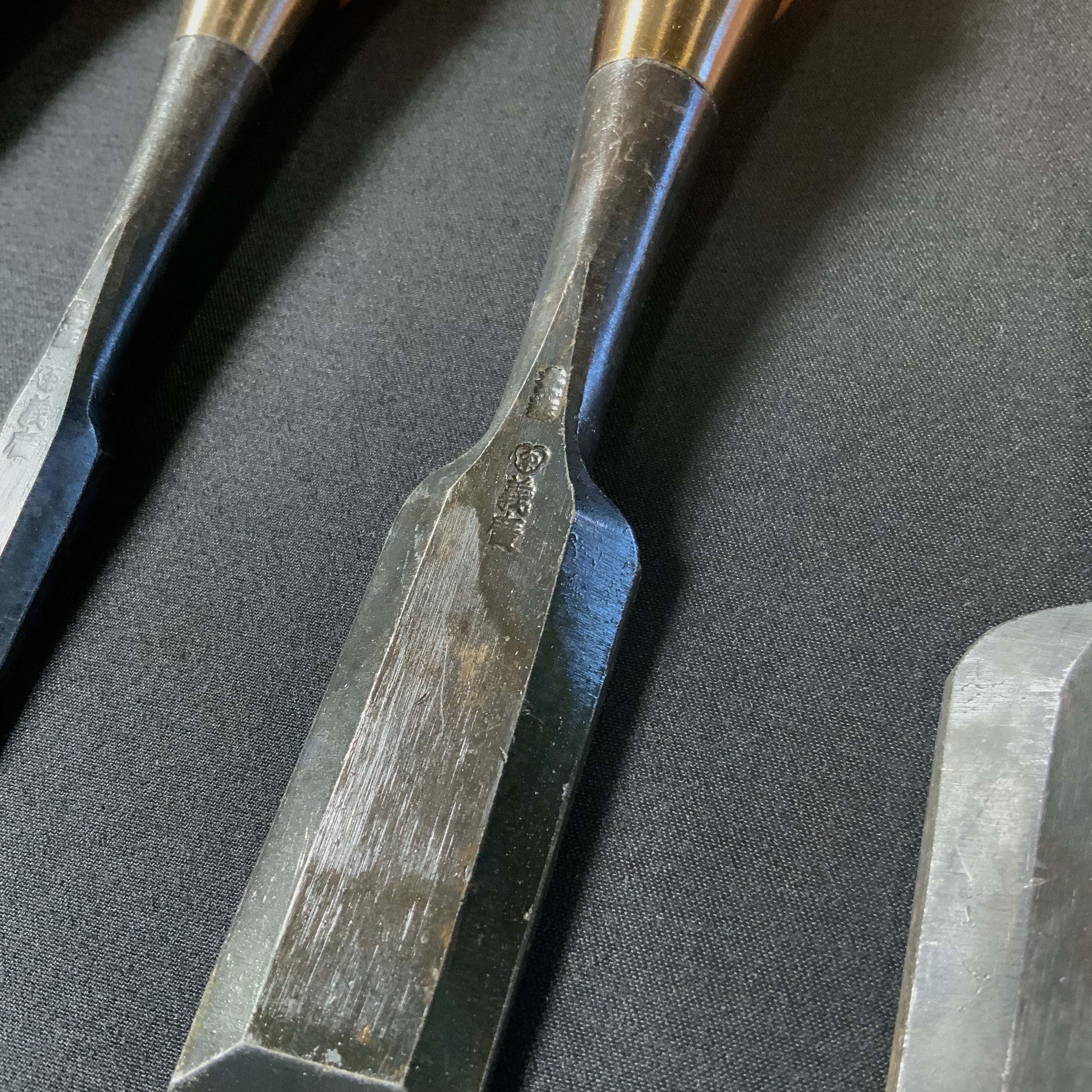 Old stock Yoshihiro Bench chisels 掘出し物 義廣 追入鑿 Oirenomi