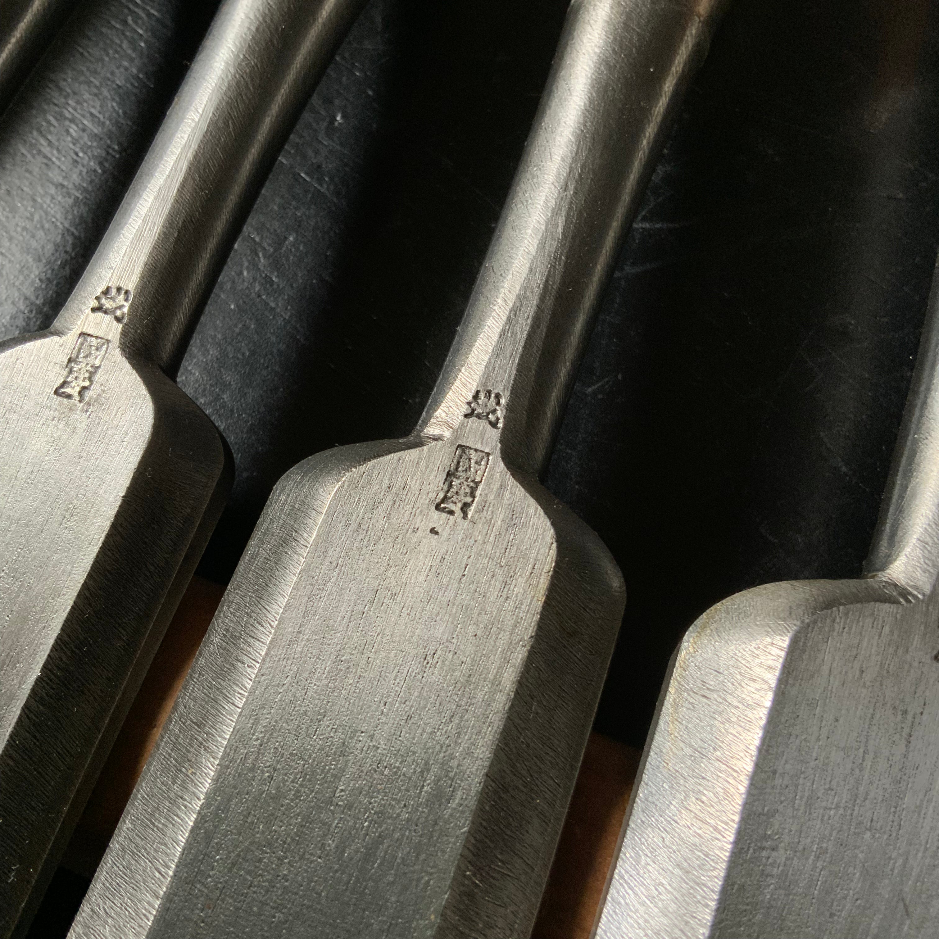 Old Srtock Kunikei 3rd Timber chisels set by Ikeda Yoshiro 池田慶郎氏 三代目国慶作 総磨鑢仕上 叩き組鑿 Tatakinomi