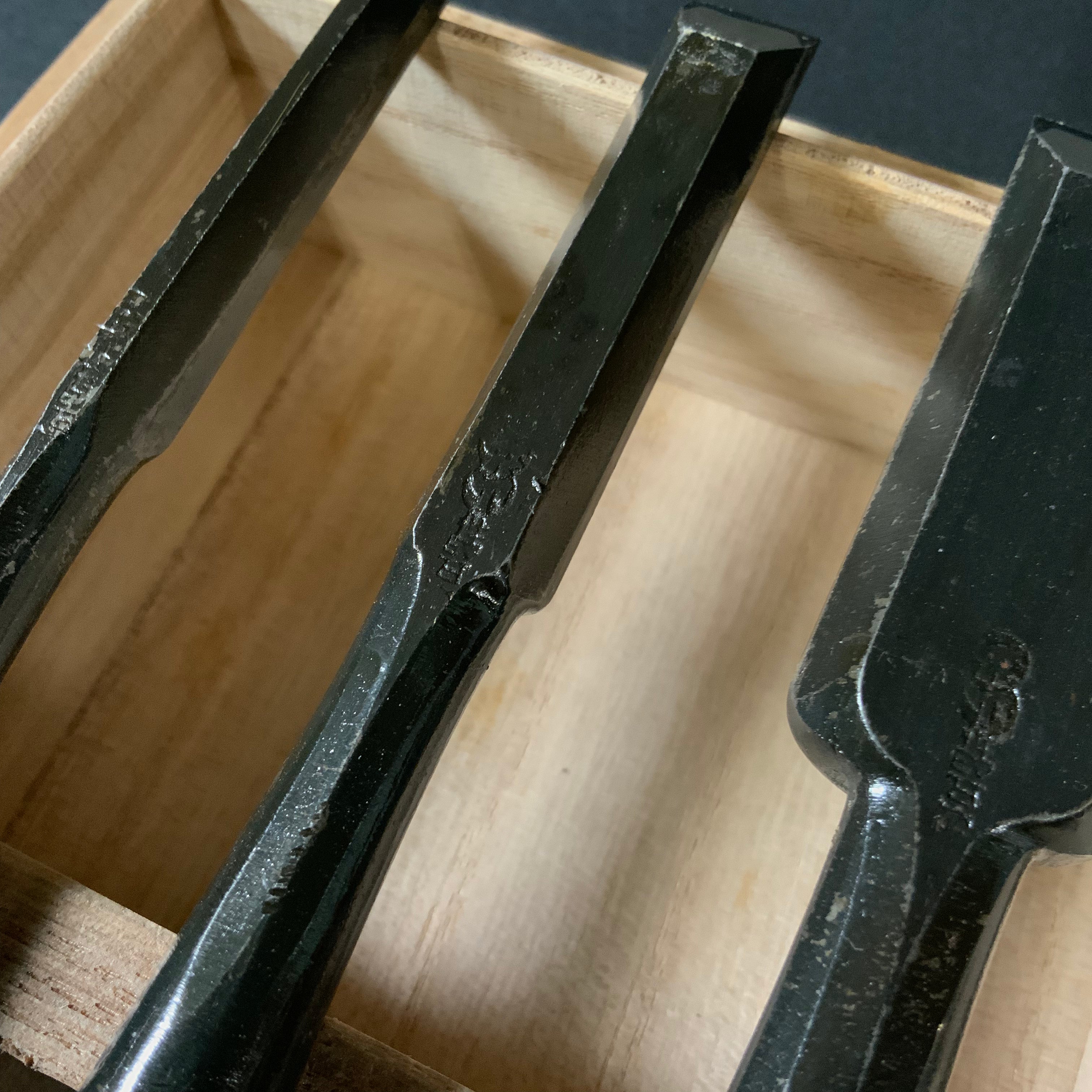 Old stock Yamahiro Bench chisels set by Yamahiro 掘出し物 山弘 特打 岡山猛作 追入3本組鑿 Oiirenomi