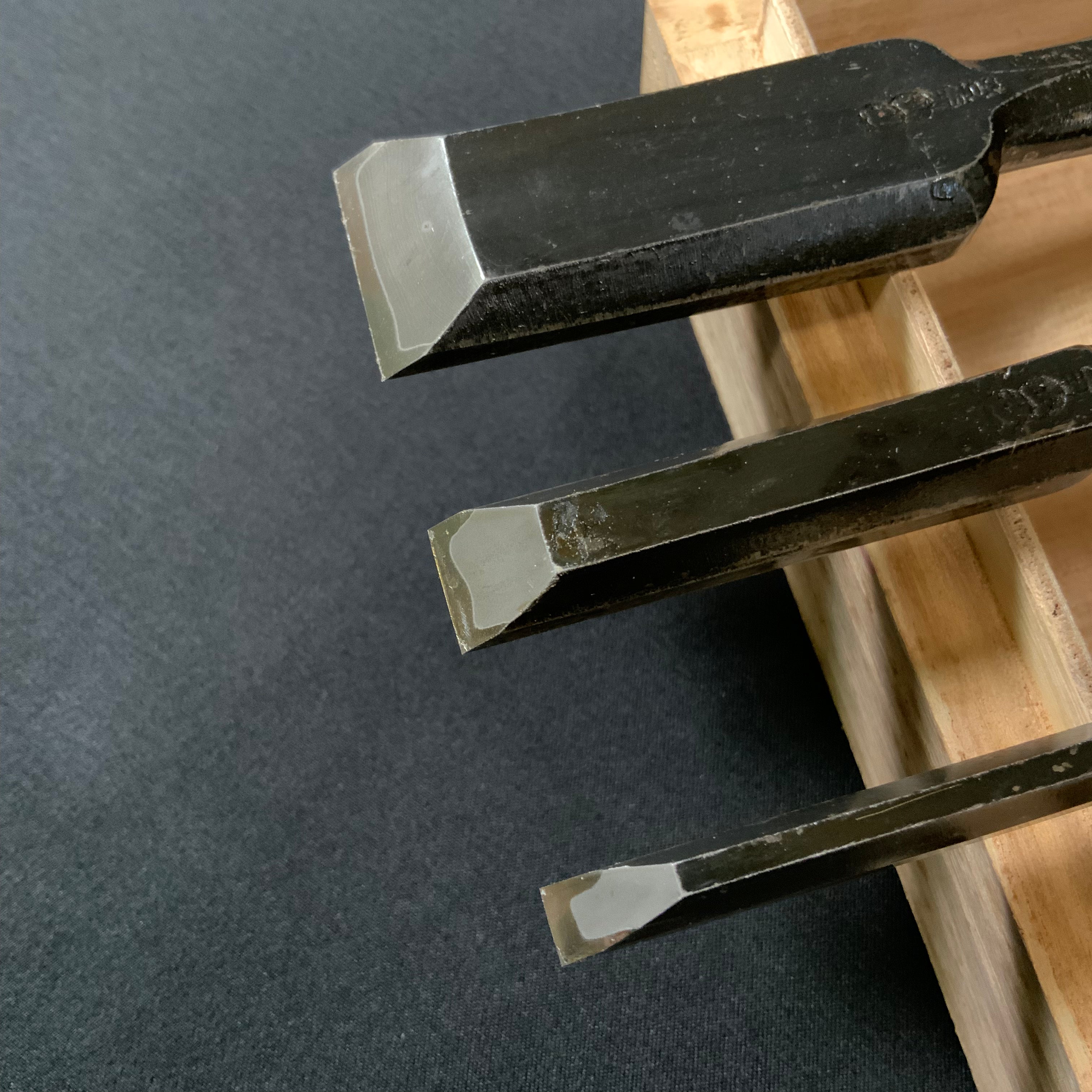 Old stock Yamahiro Bench chisels set by Yamahiro 掘出し物 山弘 特打 岡山猛作 追入3本組鑿 Oiirenomi
