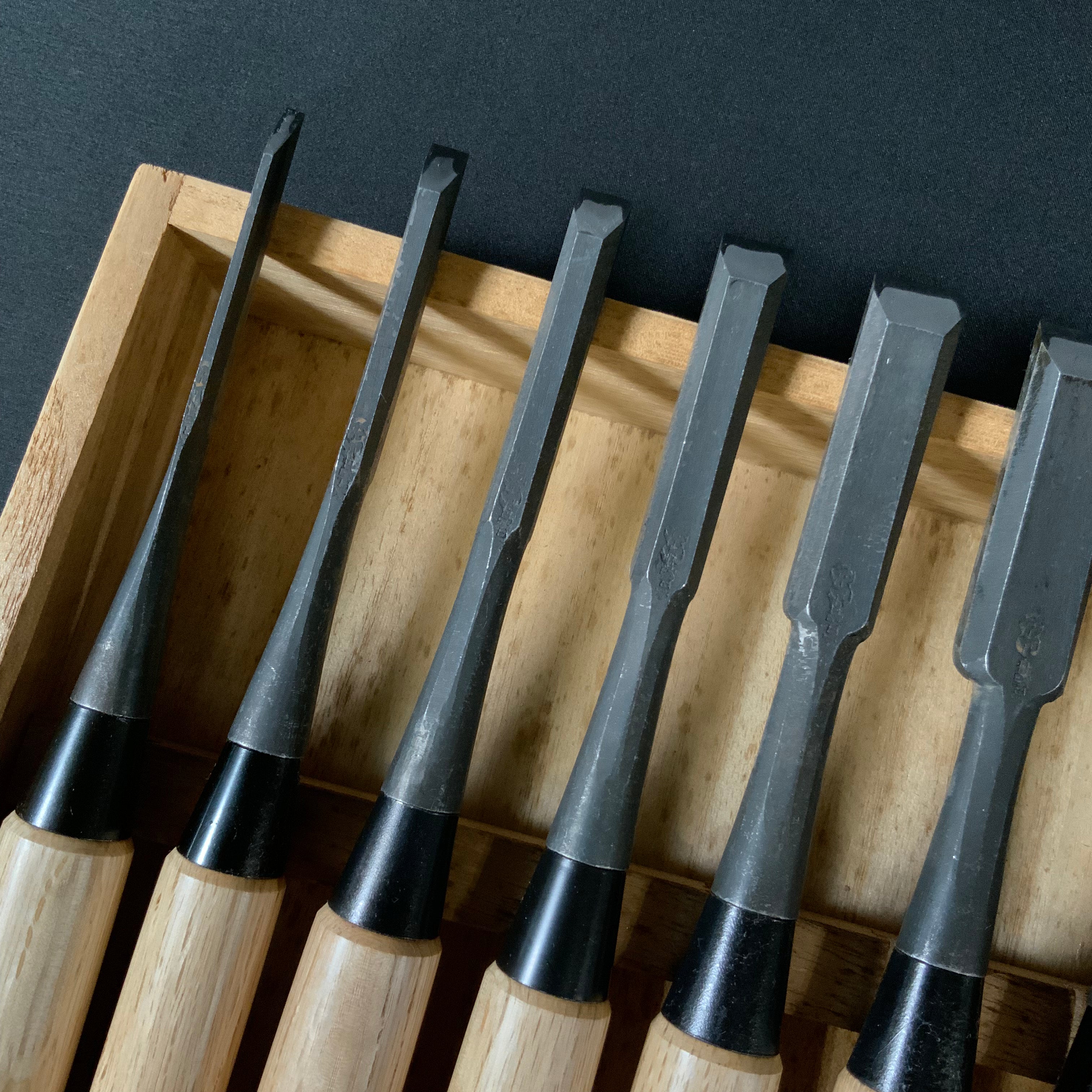 Old stock#2 Yamahiro Bench chisels set(Special specification Thick type) by Yamahiro 掘出し物 山弘 特厚打 岡山猛作 追入10本組鑿 Oiirenomi