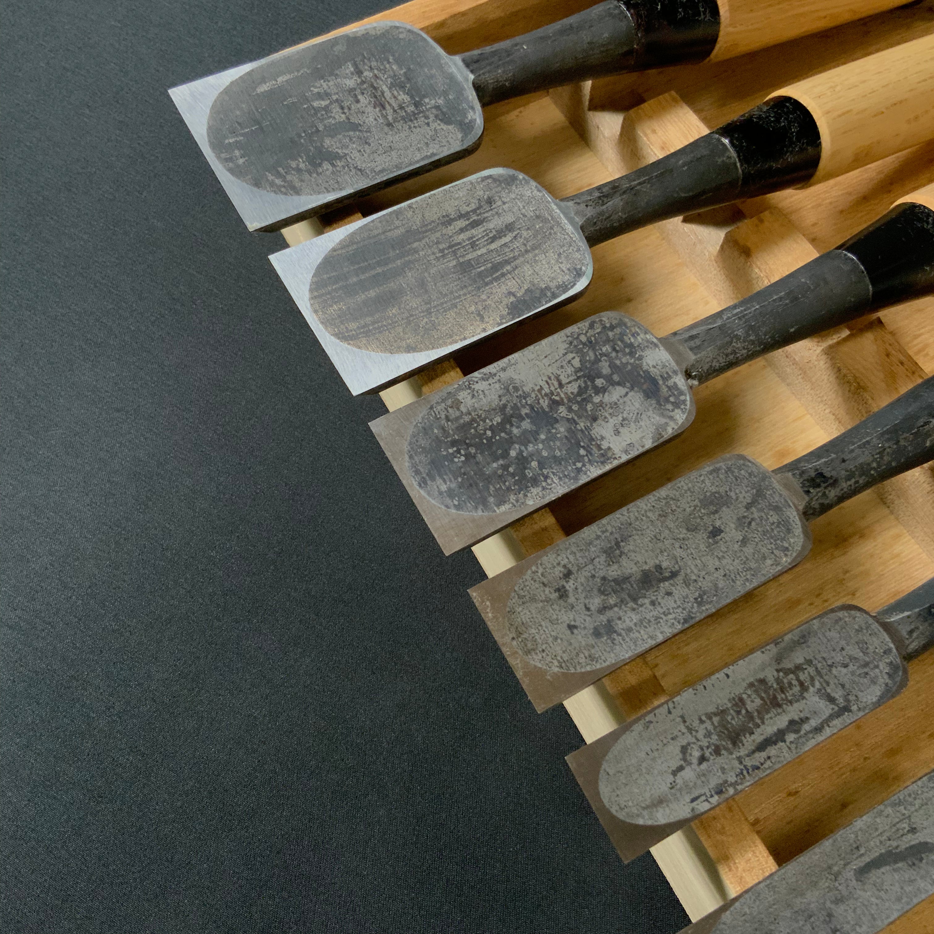 Old stock#2 Yamahiro Bench chisels set(Special specification Thick type) by Yamahiro 掘出し物 山弘 特厚打 岡山猛作 追入10本組鑿 Oiirenomi