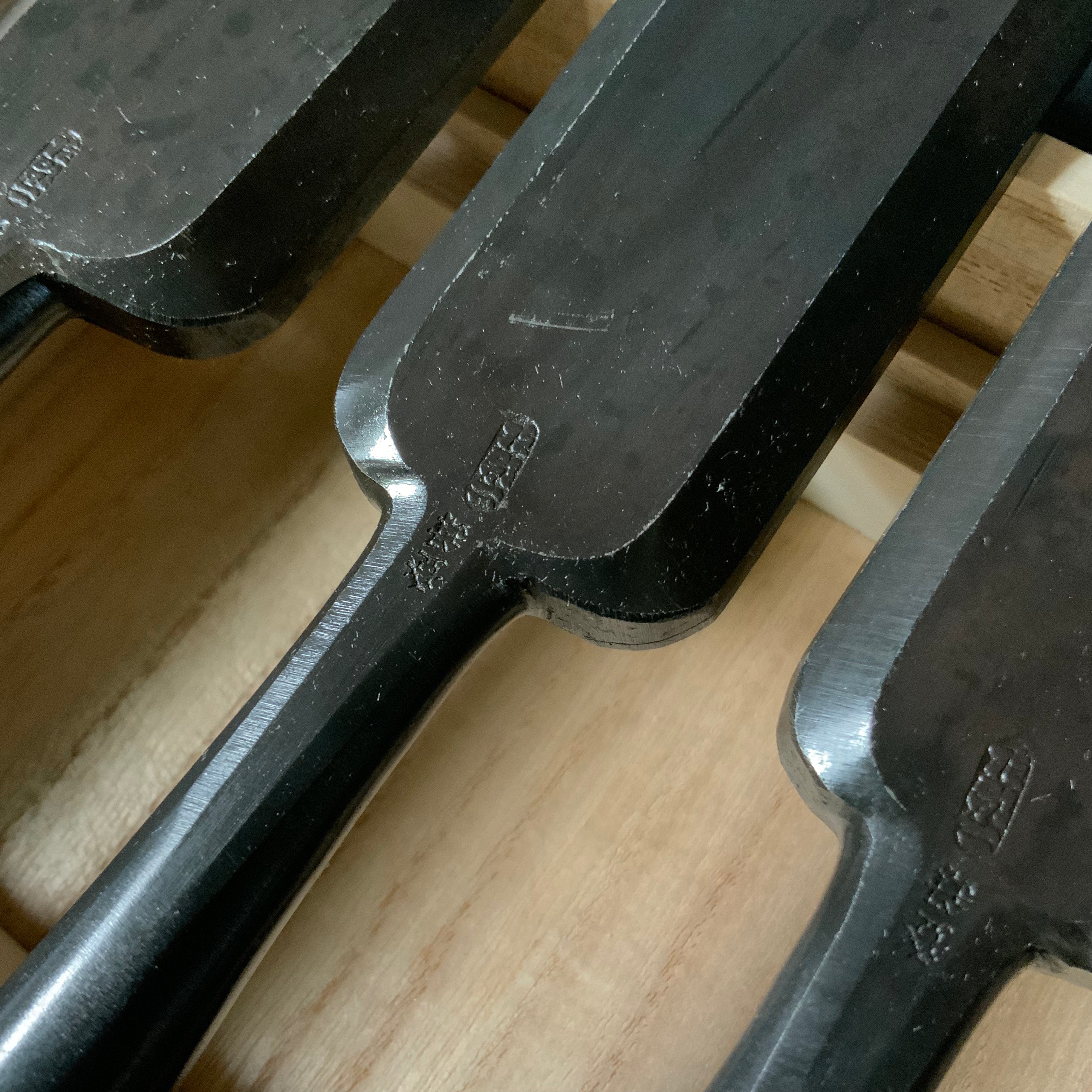 Nijihiro Timber chisels set by Chuutarou Imai (Fujihiro) 今井忠太郎作 二治弘 叩組鑿 桐箱付 tatakinomi