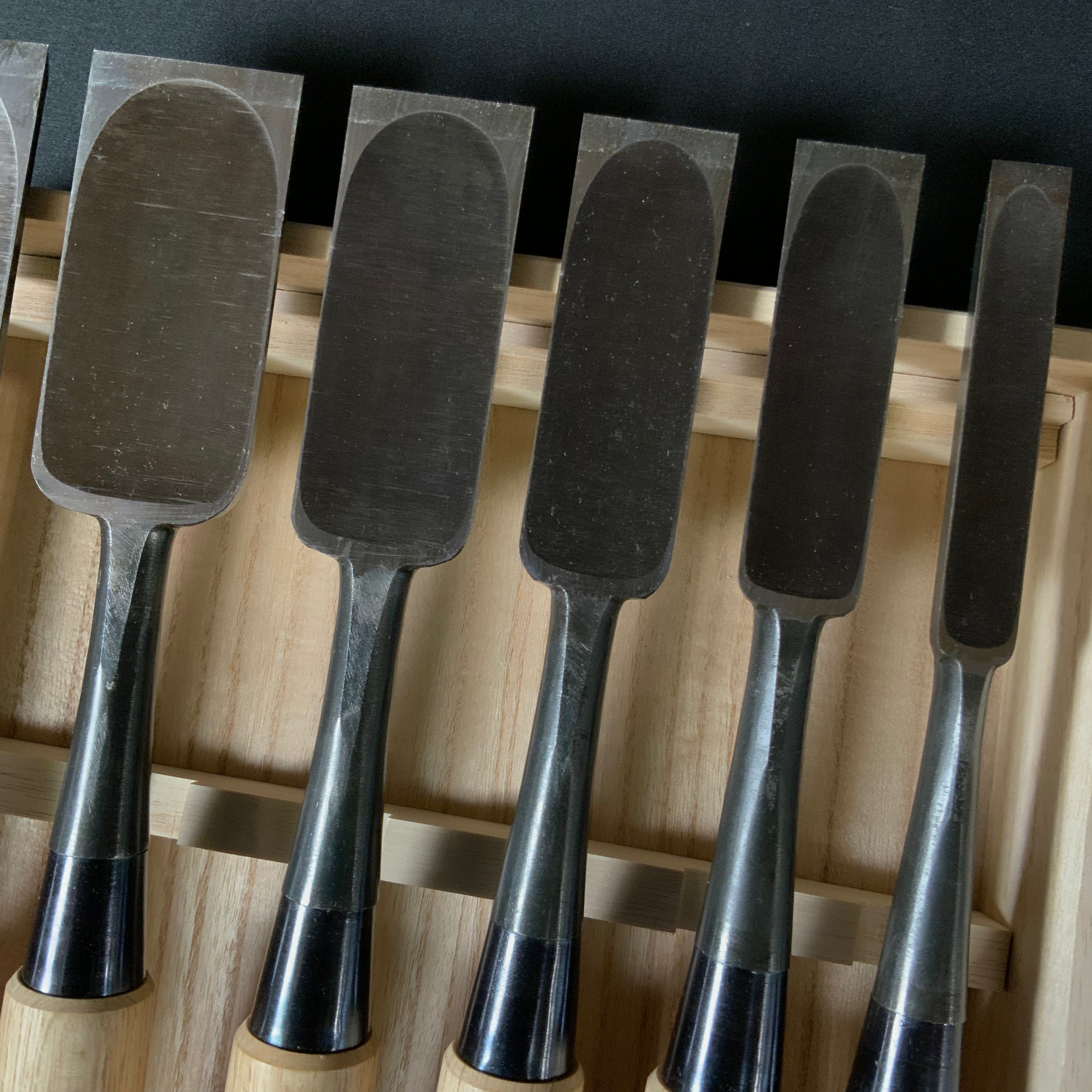Nijihiro Timber chisels set by Chuutarou Imai (Fujihiro) 今井忠太郎作 二治弘 叩組鑿 桐箱付 tatakinomi