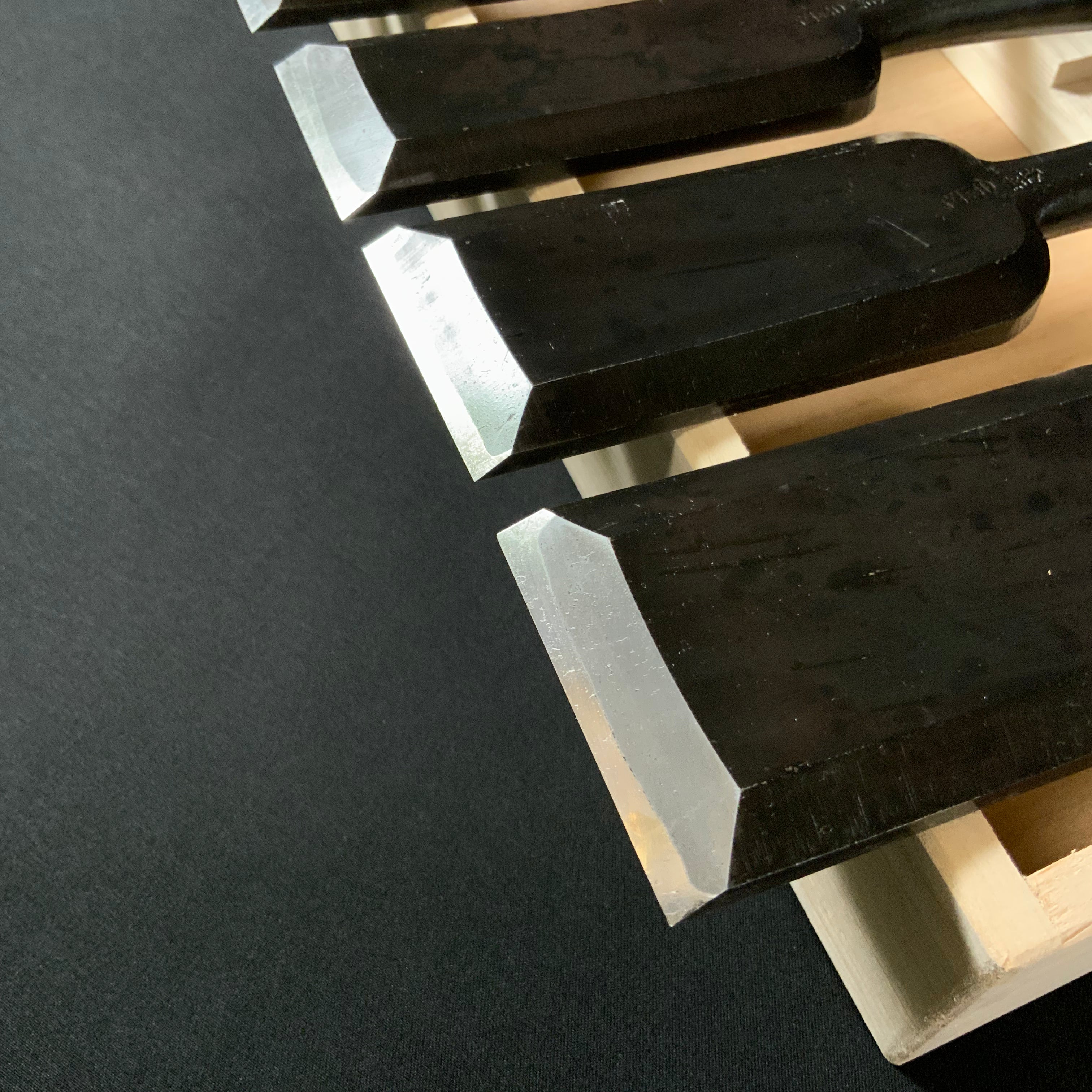 Nijihiro Timber chisels set by Chuutarou Imai (Fujihiro) 今井忠太郎作 二治弘 叩組鑿 桐箱付 tatakinomi