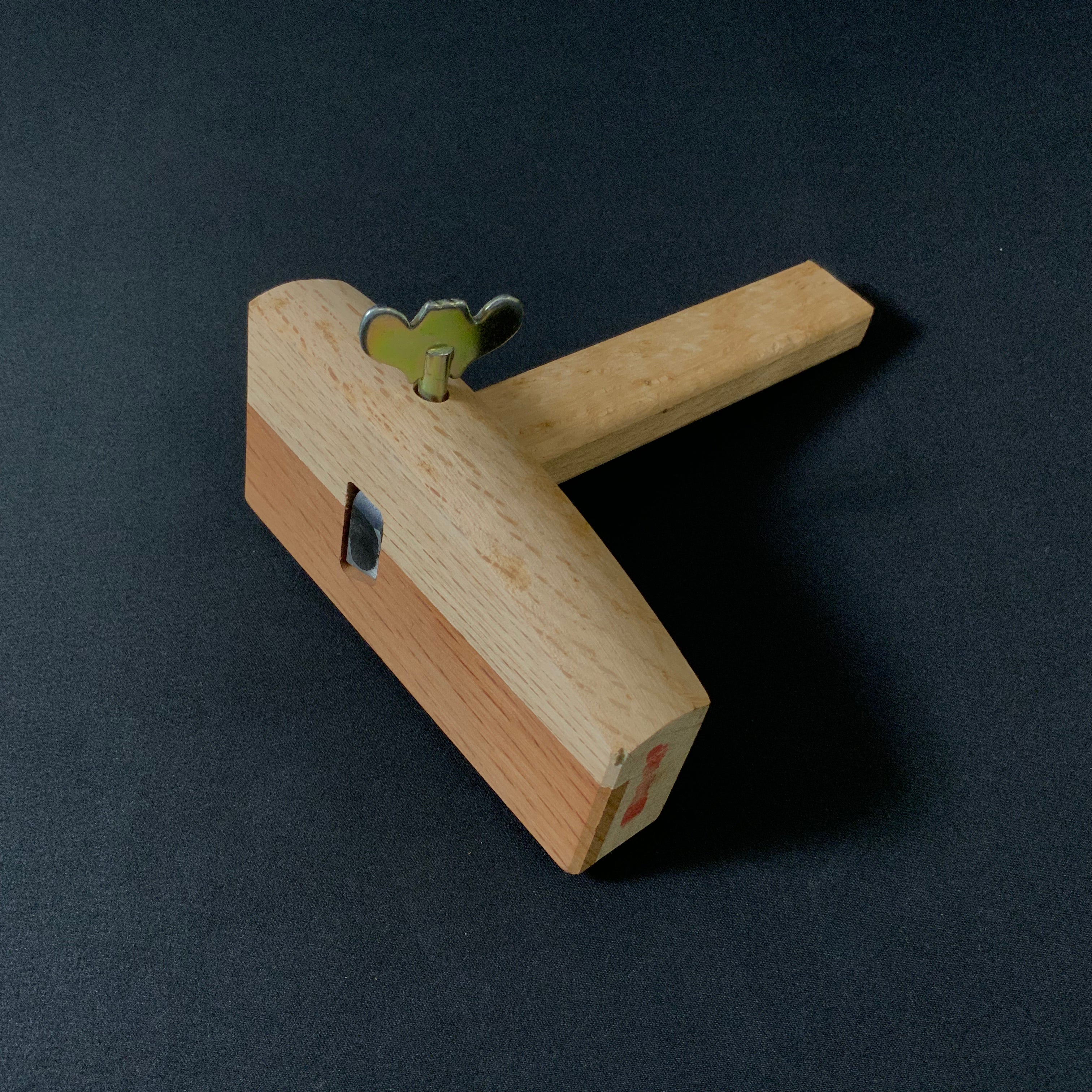 Old Stock Fujikyu Red Oak Paste Marking gauge with two scribing rods 掘出し物 富士久 鎌毛引 赤樫張 Kebiki