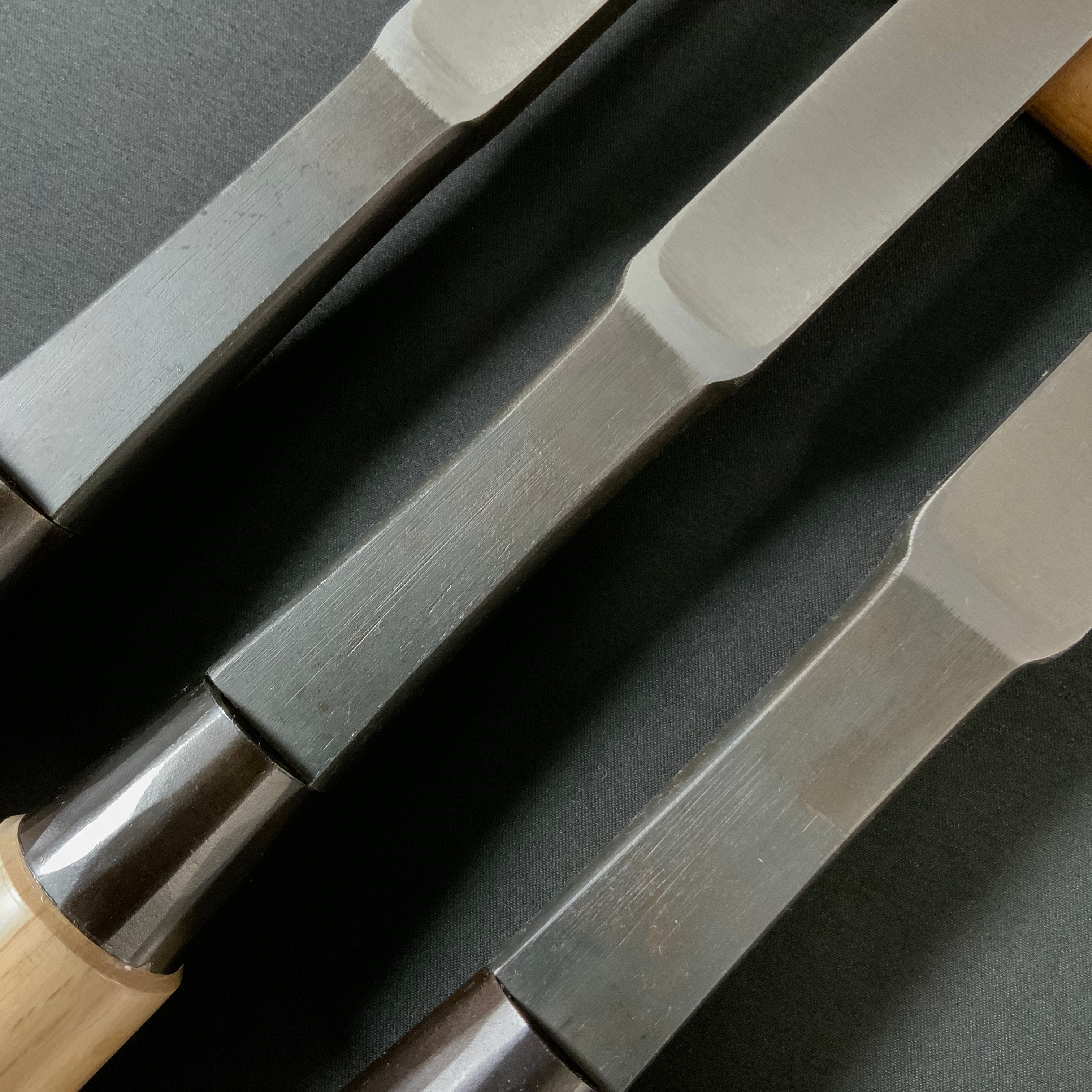 田斎作 黒仕上 腰型鑿 一枚裏 白樫柄 Tasai lumbar chisel with White Oak Handle black finish