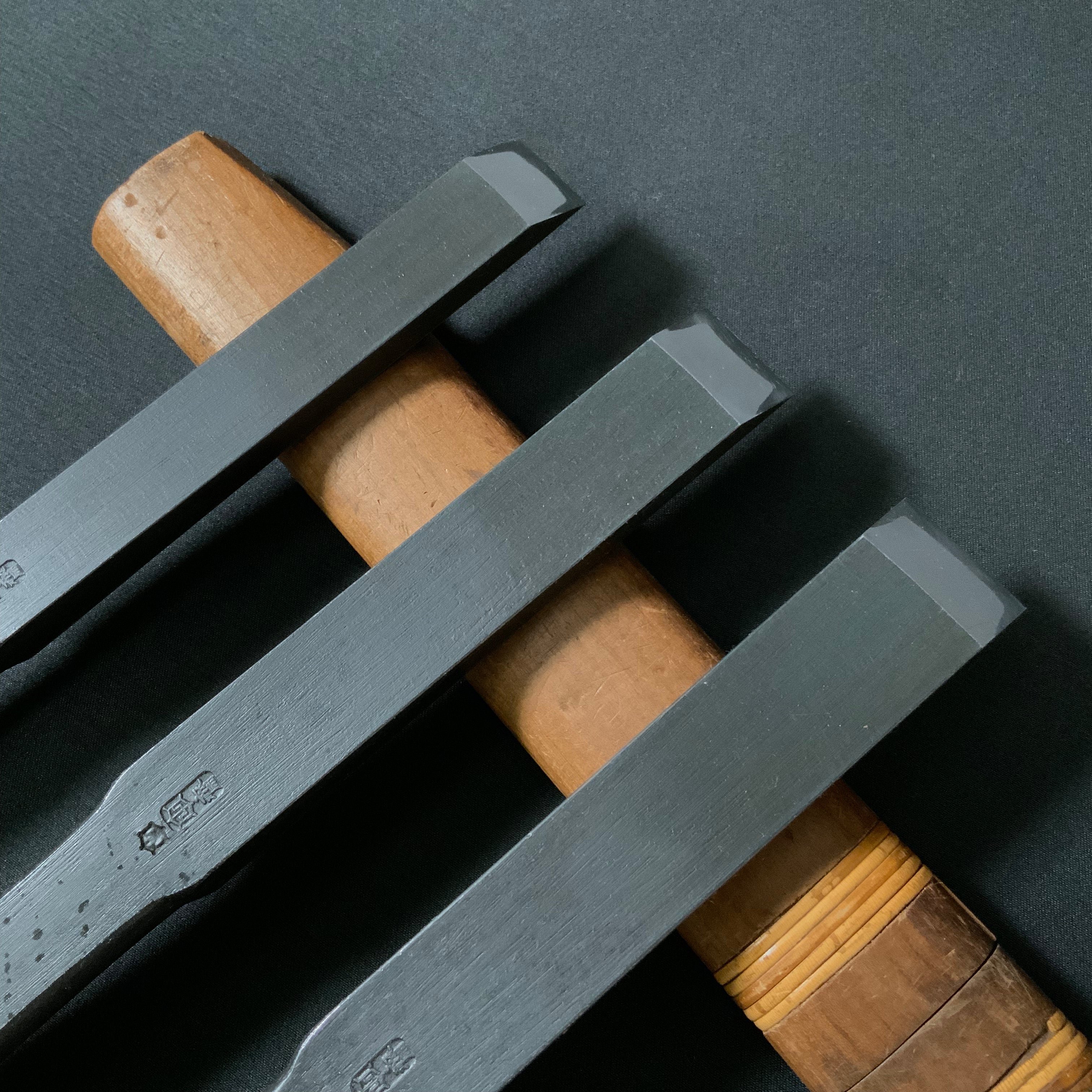 田斎作 黒仕上 腰型鑿 一枚裏 白樫柄 Tasai lumbar chisel with White Oak Handle black finish