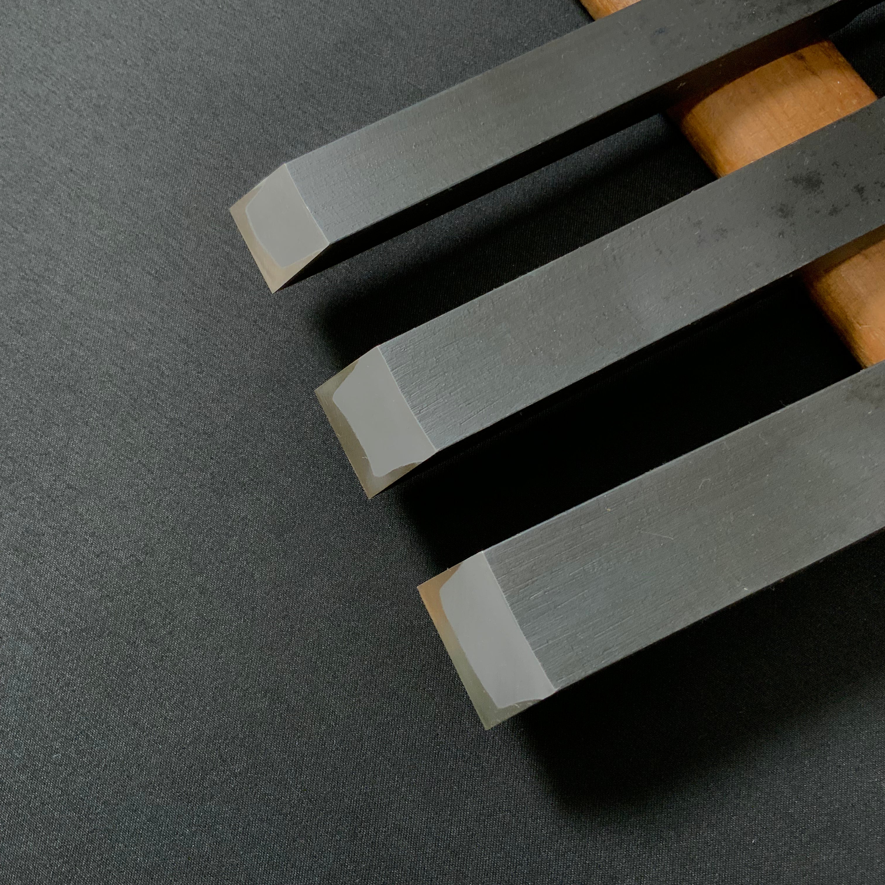 田斎作 黒仕上 腰型鑿 一枚裏 白樫柄 Tasai lumbar chisel with White Oak Handle black finish