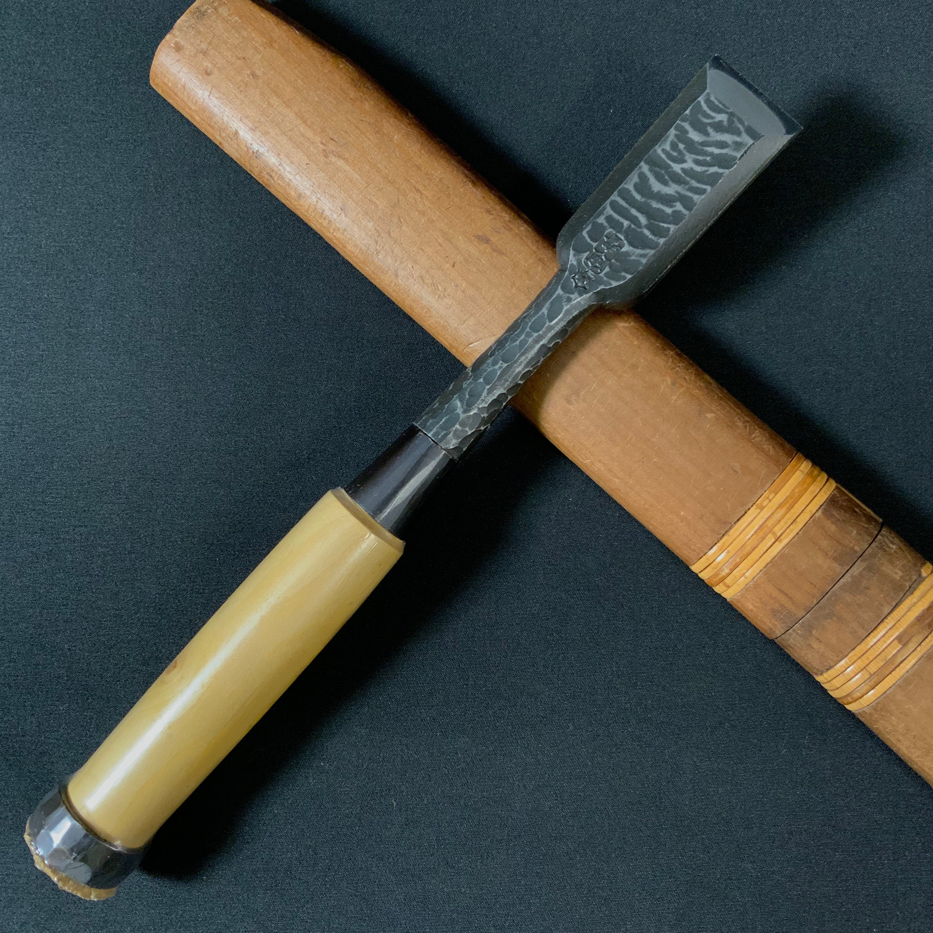 田斎作 黒仕上 鎚目追入鑿 グミ柄 oirenomi Tasai Special Kakuchi Bench chisels black finished with goumi handle