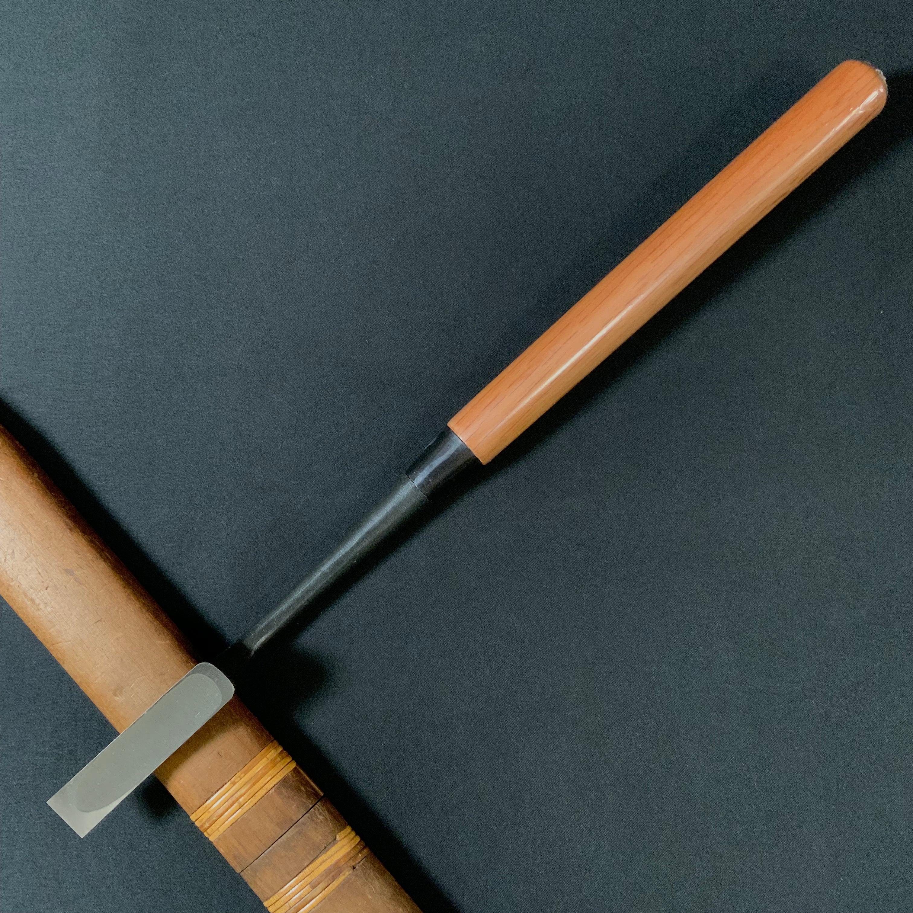 田斎作 黒仕上 鎬コテのみ 赤樫柄 Tasai Special Dovetail type Trowel chisel (Kote nomi) black finished with red wood handle