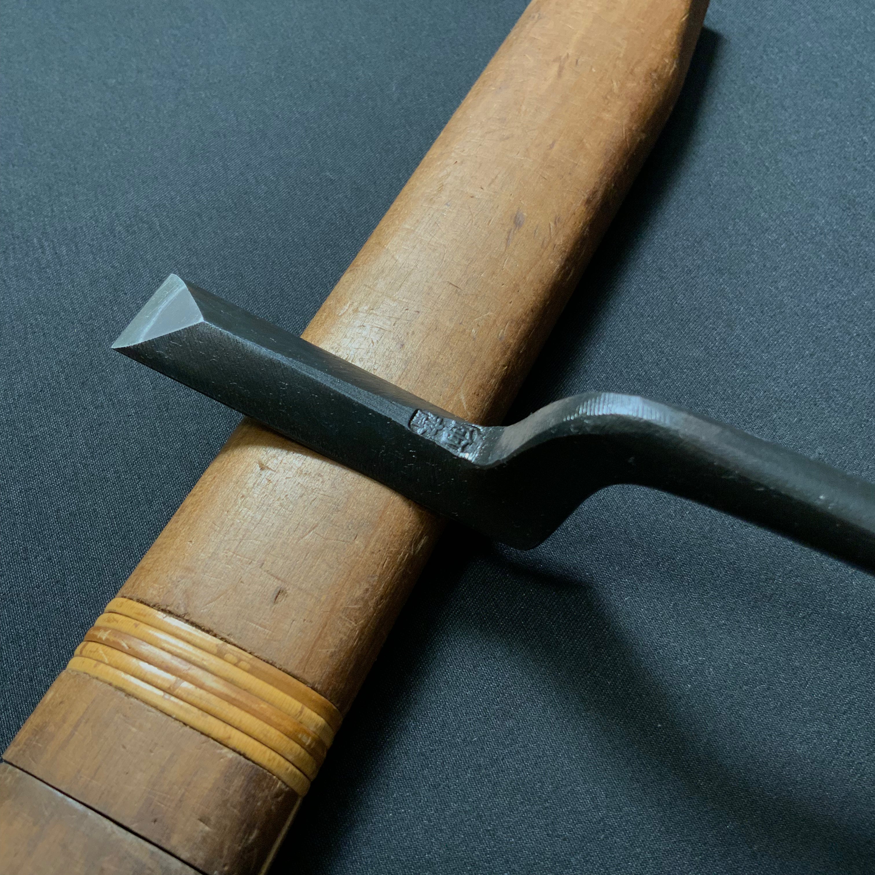 田斎作 黒仕上 鎬コテのみ 赤樫柄 Tasai Special Dovetail type Trowel chisel (Kote nomi) black finished with red wood handle