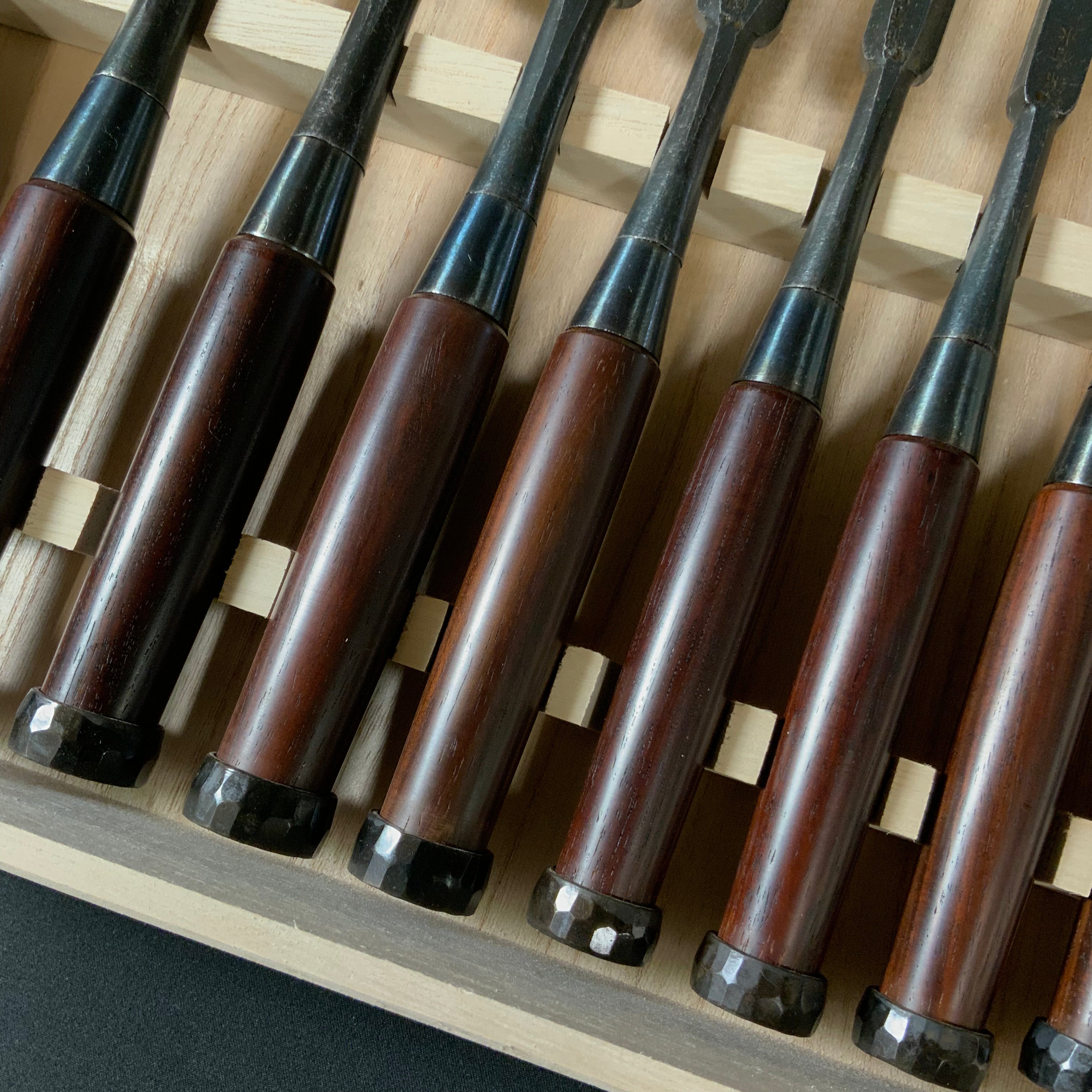 Nishiki Kiyomi Bench chisels set with Rosewood Handles 錦清水作 追入組鑿 Oirenomi 紫檀柄 桐箱入