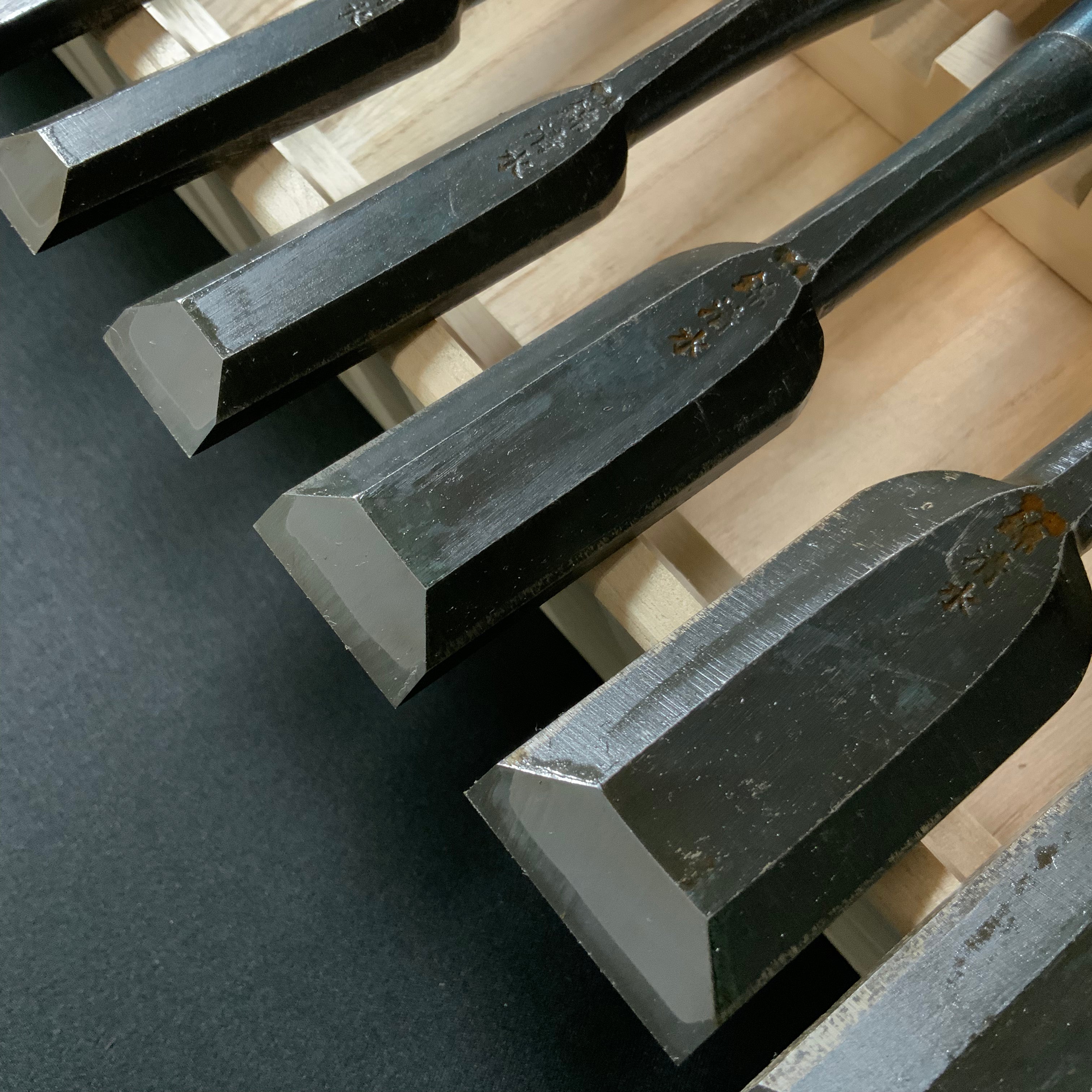 Nishiki Kiyomi Bench chisels set with Rosewood Handles 錦清水作 追入組鑿 Oirenomi 紫檀柄 桐箱入