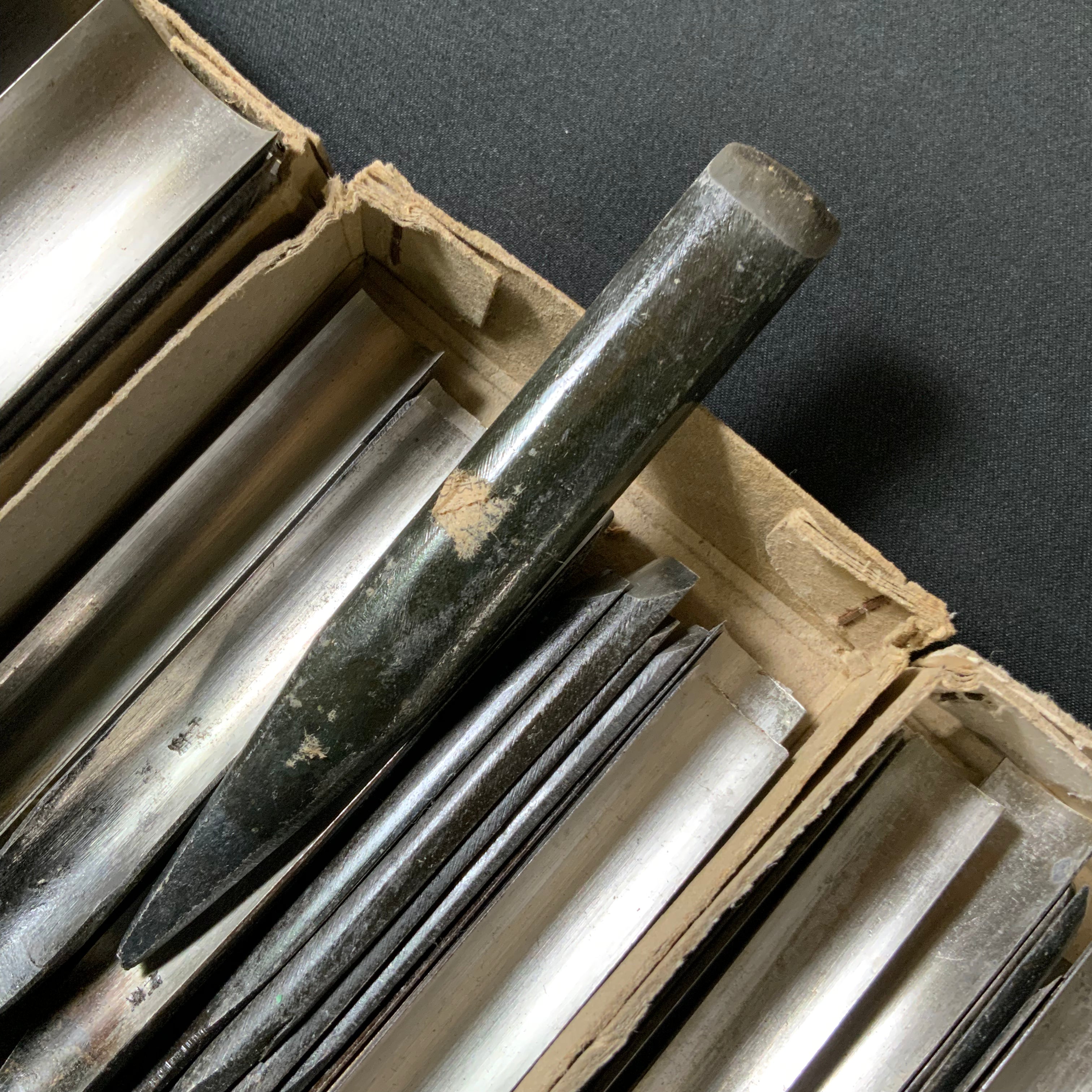 掘出し物 中深 外丸彫刻刀 青紙鋼 Old-stock Soto-maru Gouge Carving chisels medium sweep with Blue steel