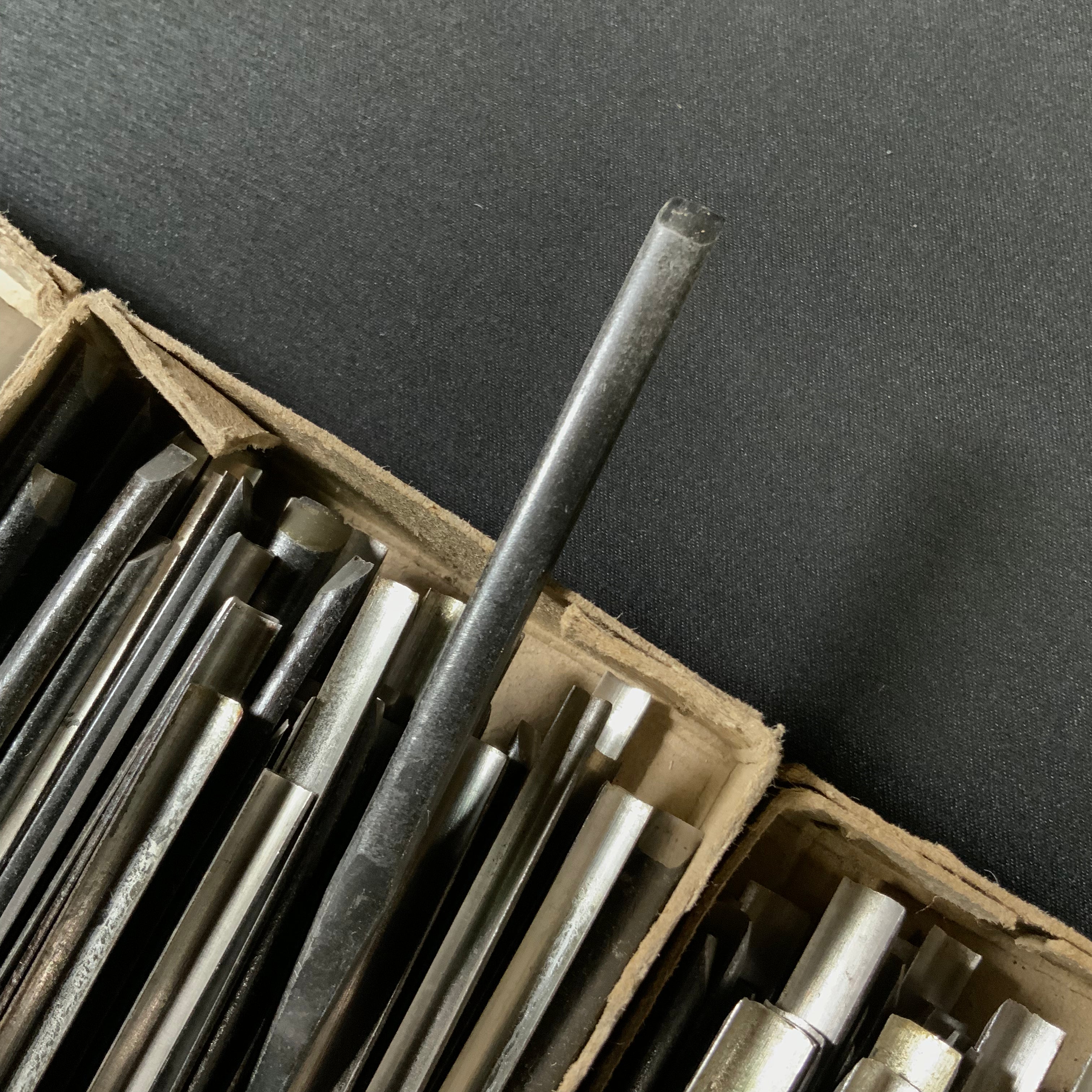 掘出し物 中深 外丸彫刻刀 青紙鋼 Old-stock Soto-maru Gouge Carving chisels medium sweep with Blue steel