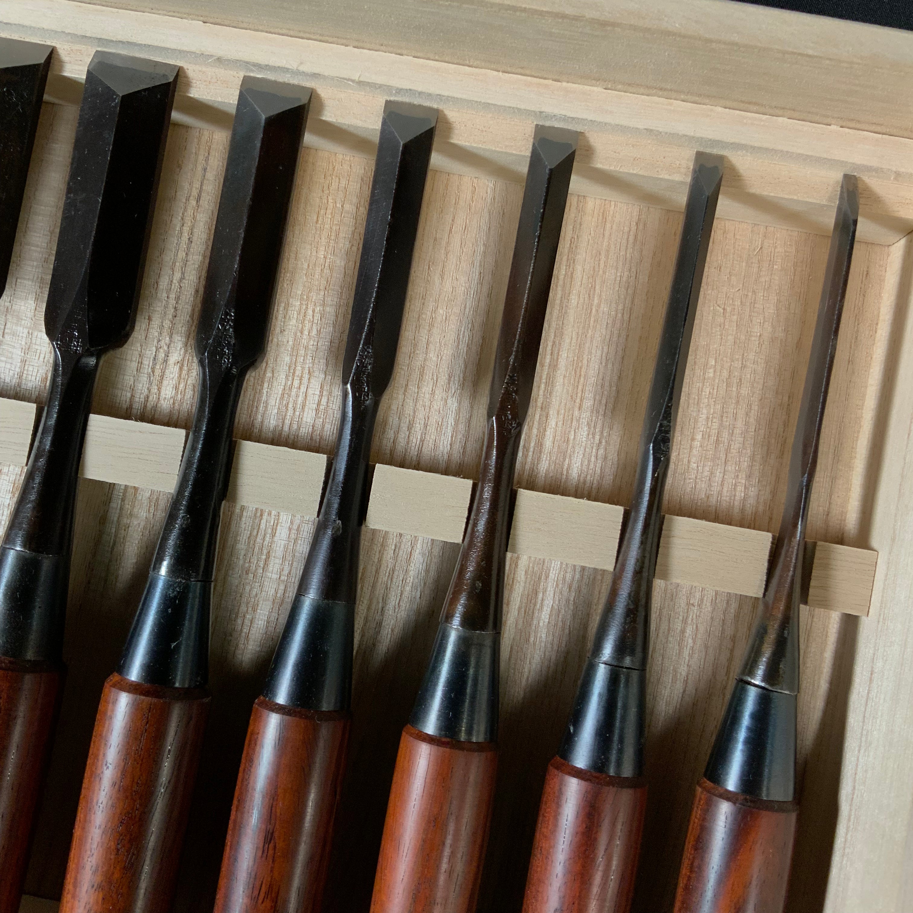 菊弘丸 鎬追入組鑿 桐箱付 紫檀柄 (シノギ) Kikuhiromaru Dovetail Bench chisels set with Rosewood Handles (Oirenomi)