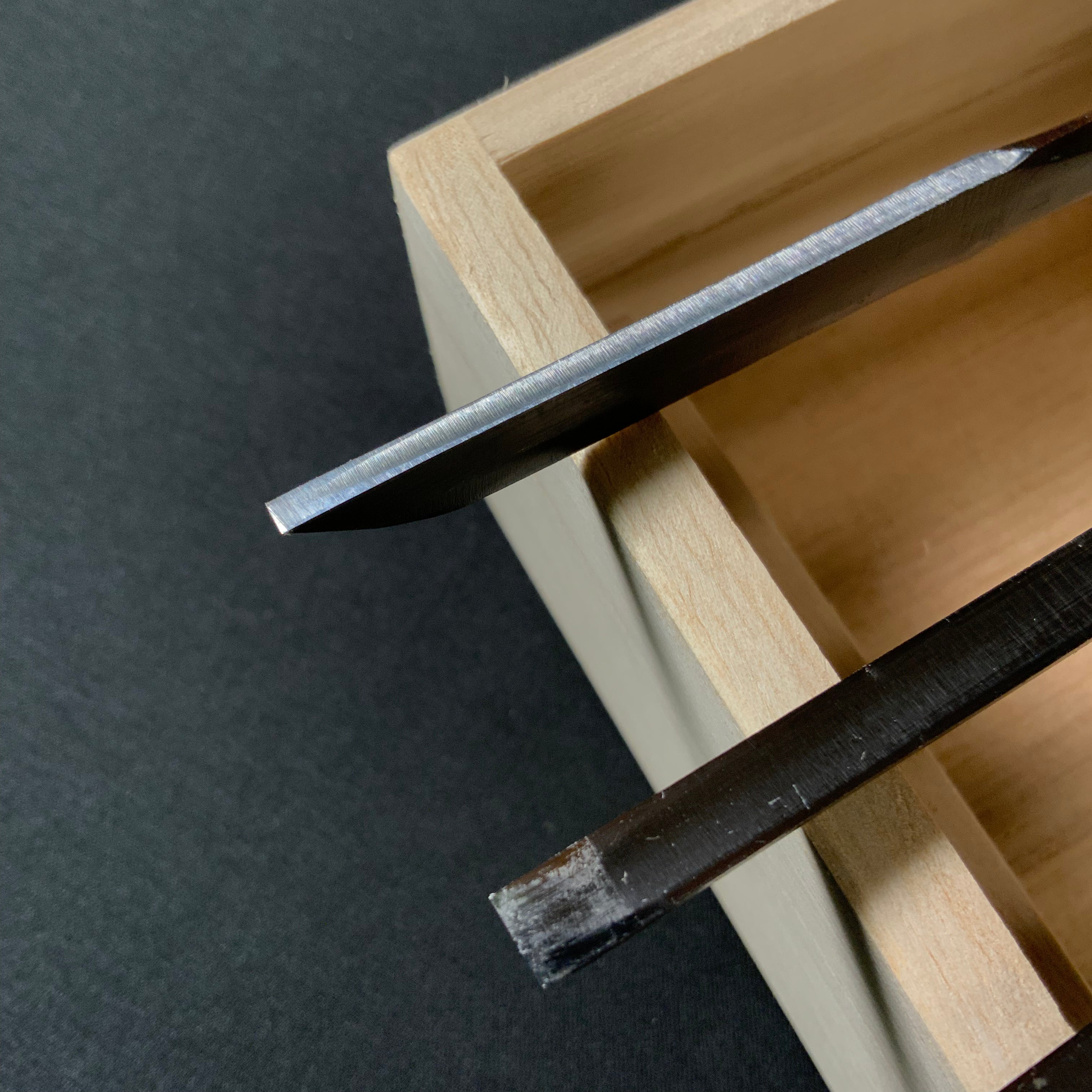 菊弘丸 鎬追入組鑿 桐箱付 紫檀柄 (シノギ) Kikuhiromaru Dovetail Bench chisels set with Rosewood Handles (Oirenomi)