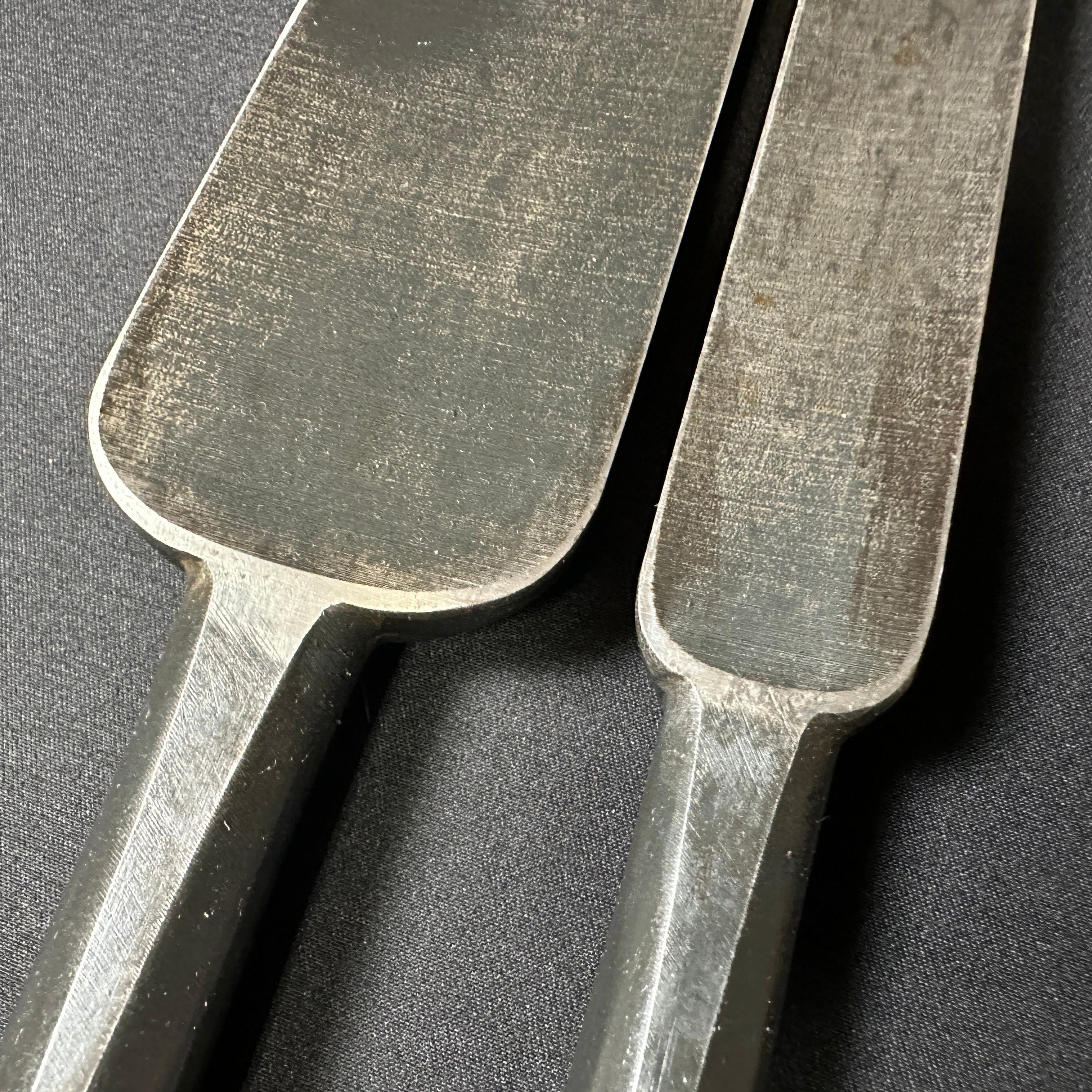 Old stock Funahiro Slick Chisels set (Ootsuki-nomi) by Funatsu Yuji 掘り出し物 玄寿舟弘 大突組鑿 48mm・24mm