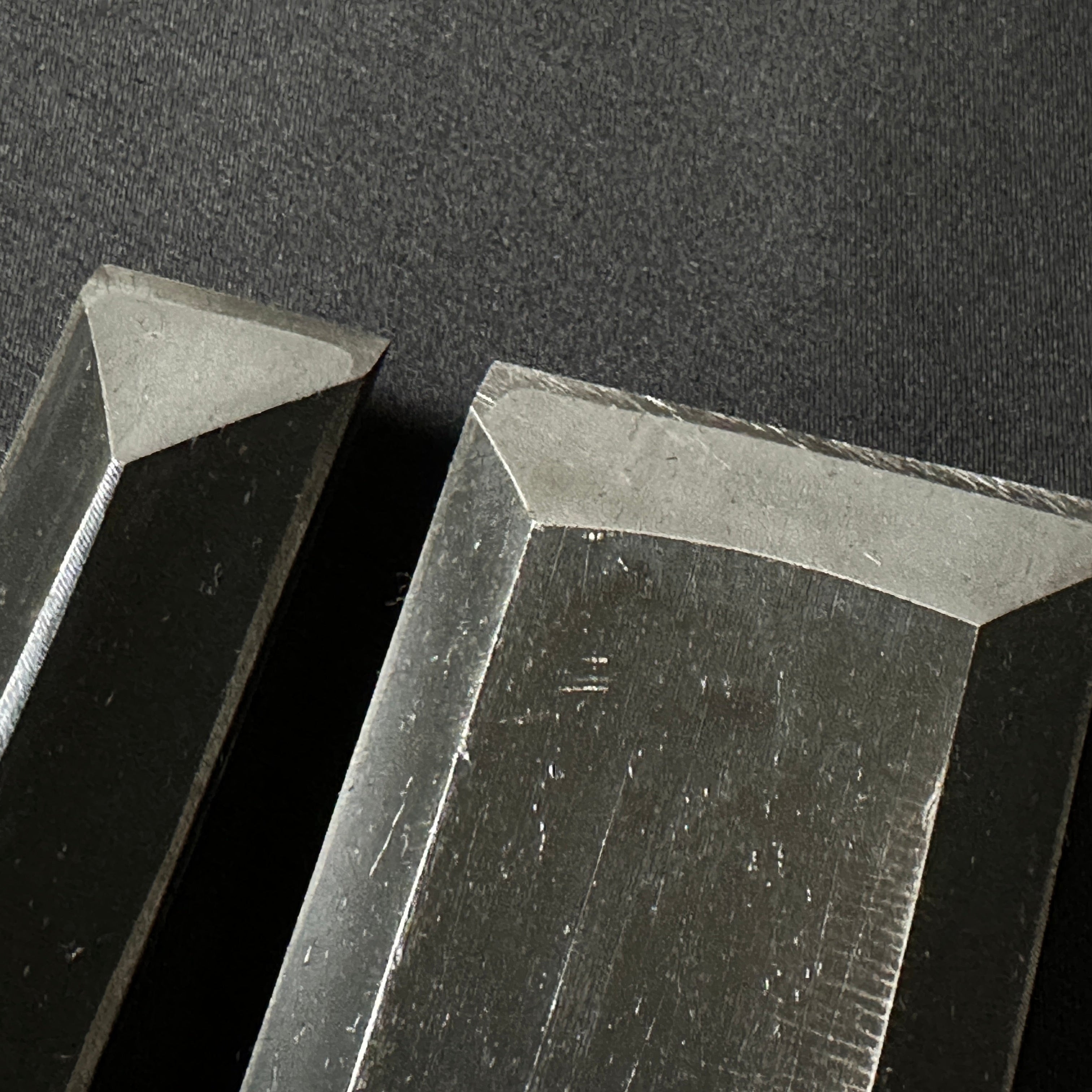 Old stock Funahiro Slick Chisels set (Ootsuki-nomi) by Funatsu Yuji 掘り出し物 玄寿舟弘 大突組鑿 48mm・24mm