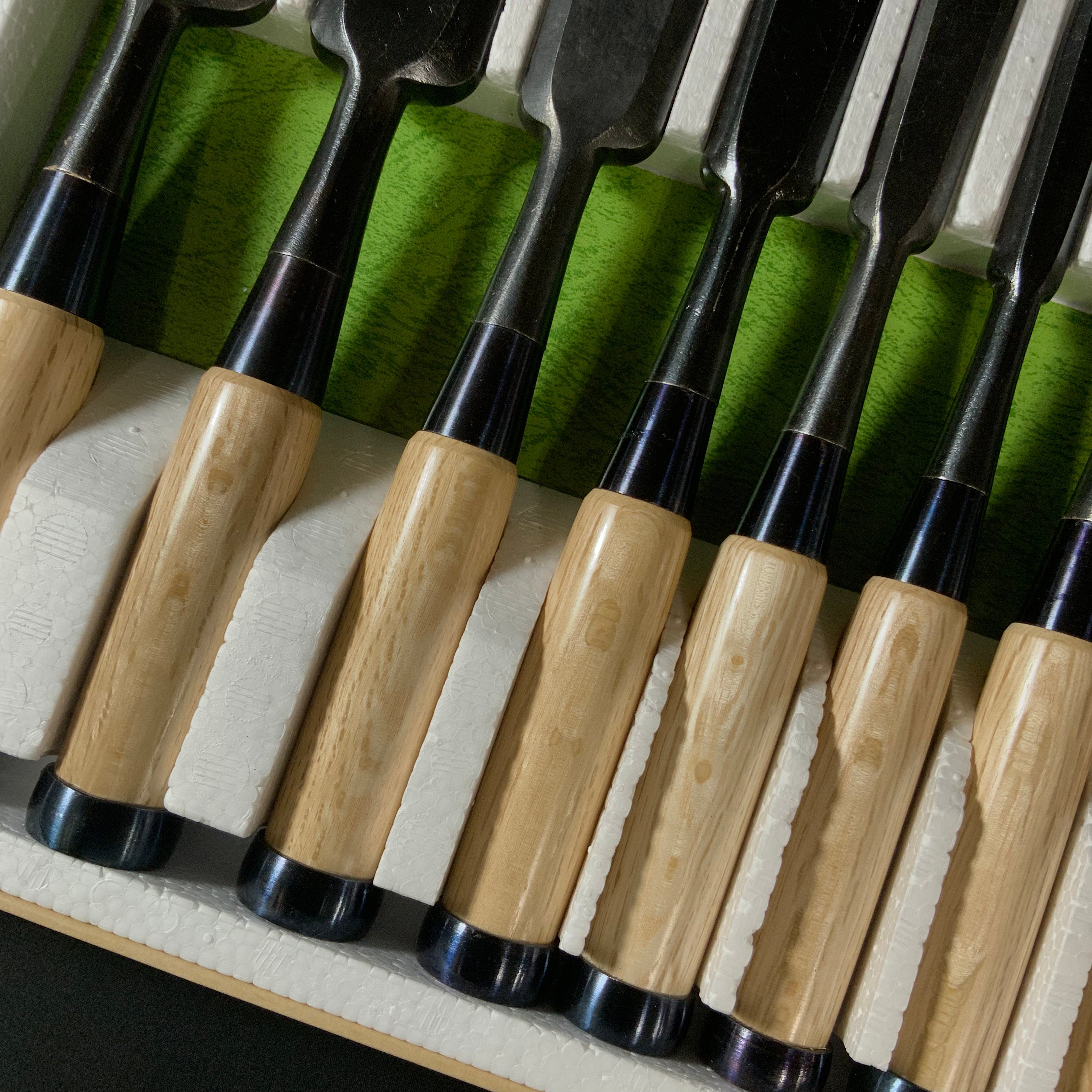#M169 No brand Bench chisels set by unknown smith 無名 追入組鑿 10本組 作者不明 白樫柄