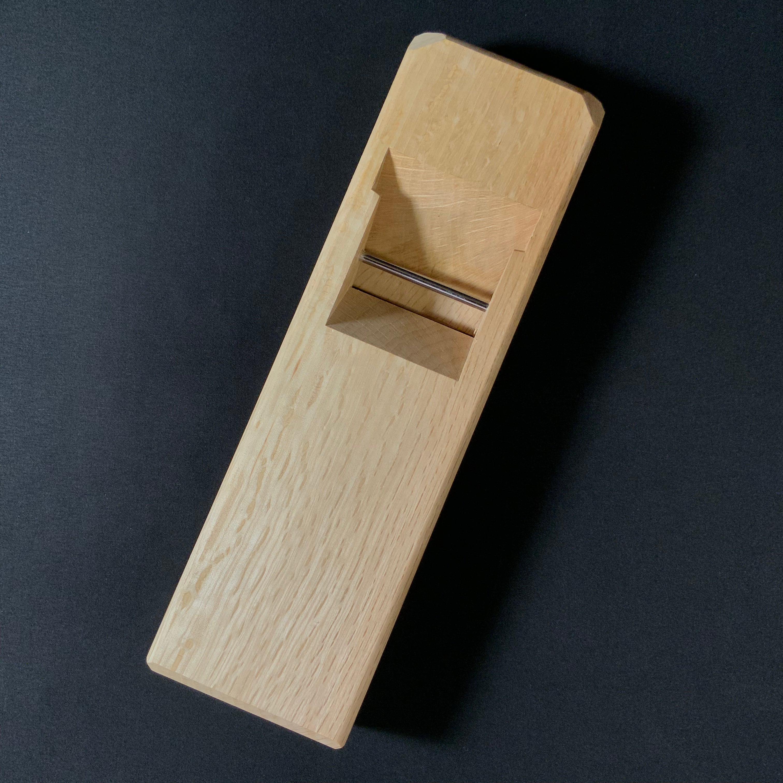 掘出し物 掘出し物 本銘勘次 仕上鉋 白樫台 65mm Old stock Honmei-kanji Smoothing Plane (Kanna) with White Oak