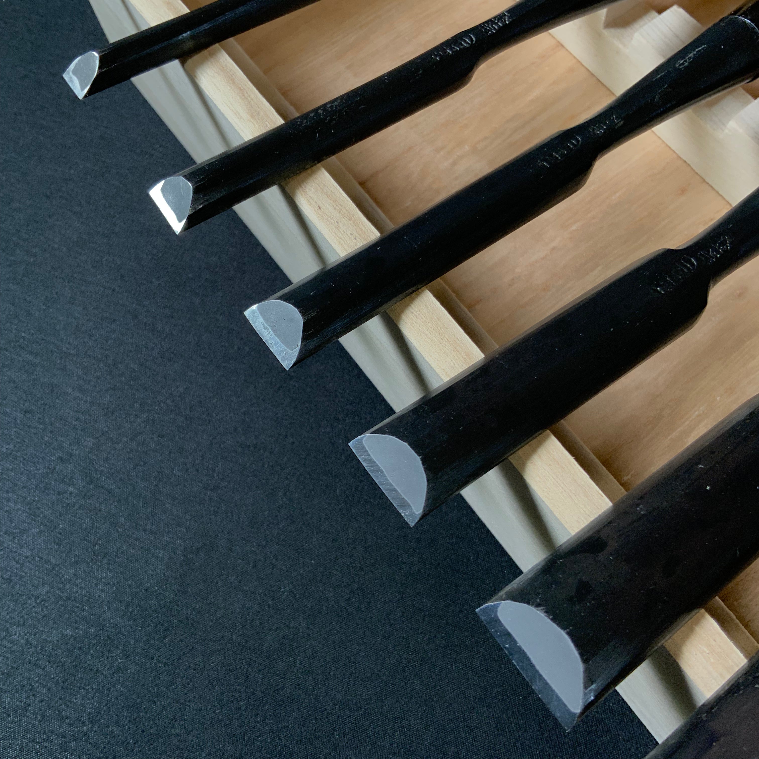 今井忠太郎作 二治弘 甲丸追入組鑿 白樫柄 Nijihiro Komaru Type Bench chisels set White Oak Handles by Chuutarou Imai
