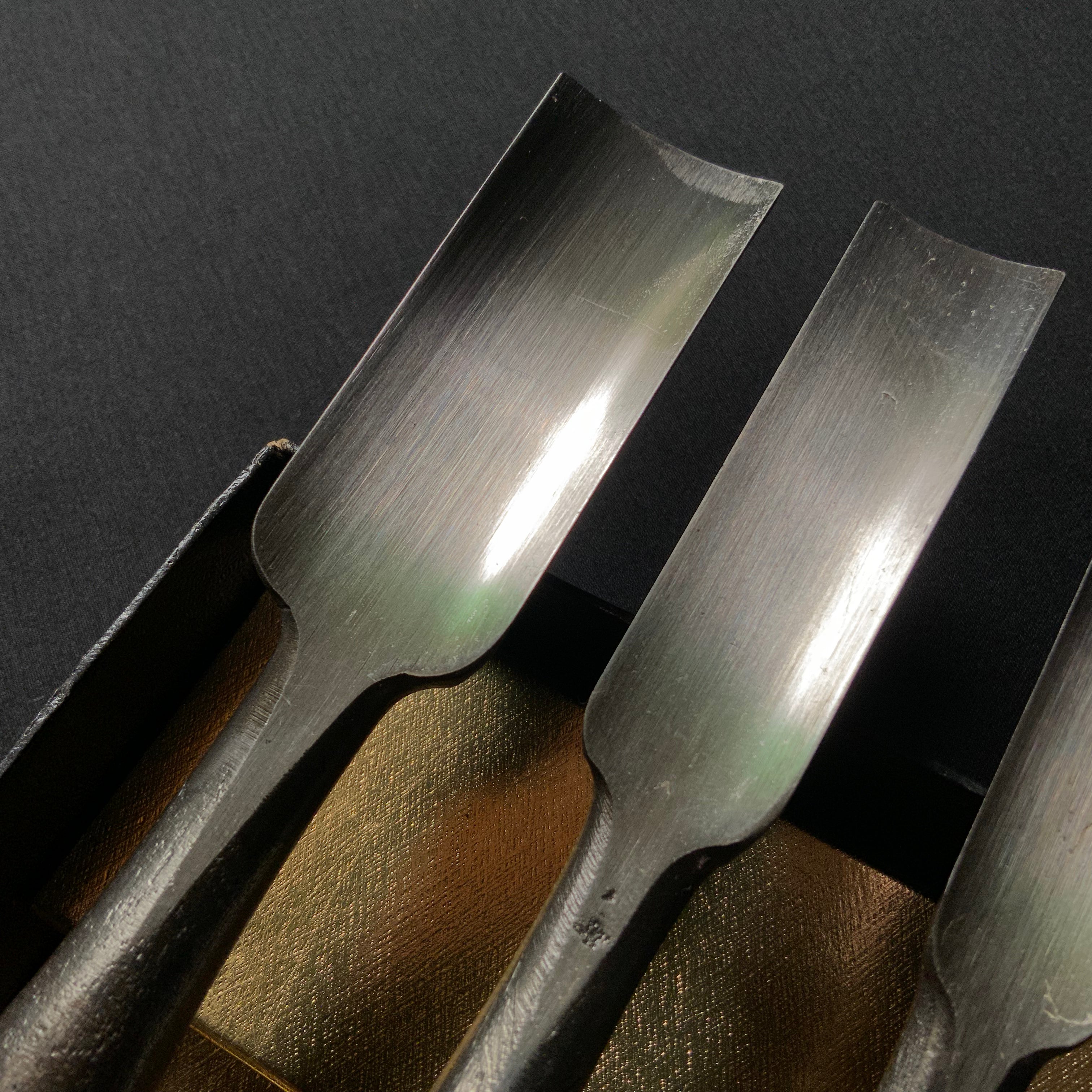 Old stock Takahiro Uchimaru Bench chisels (Round Chisel) 5pc set 掘出し物 貴弘 内丸追入組鑿 5本組