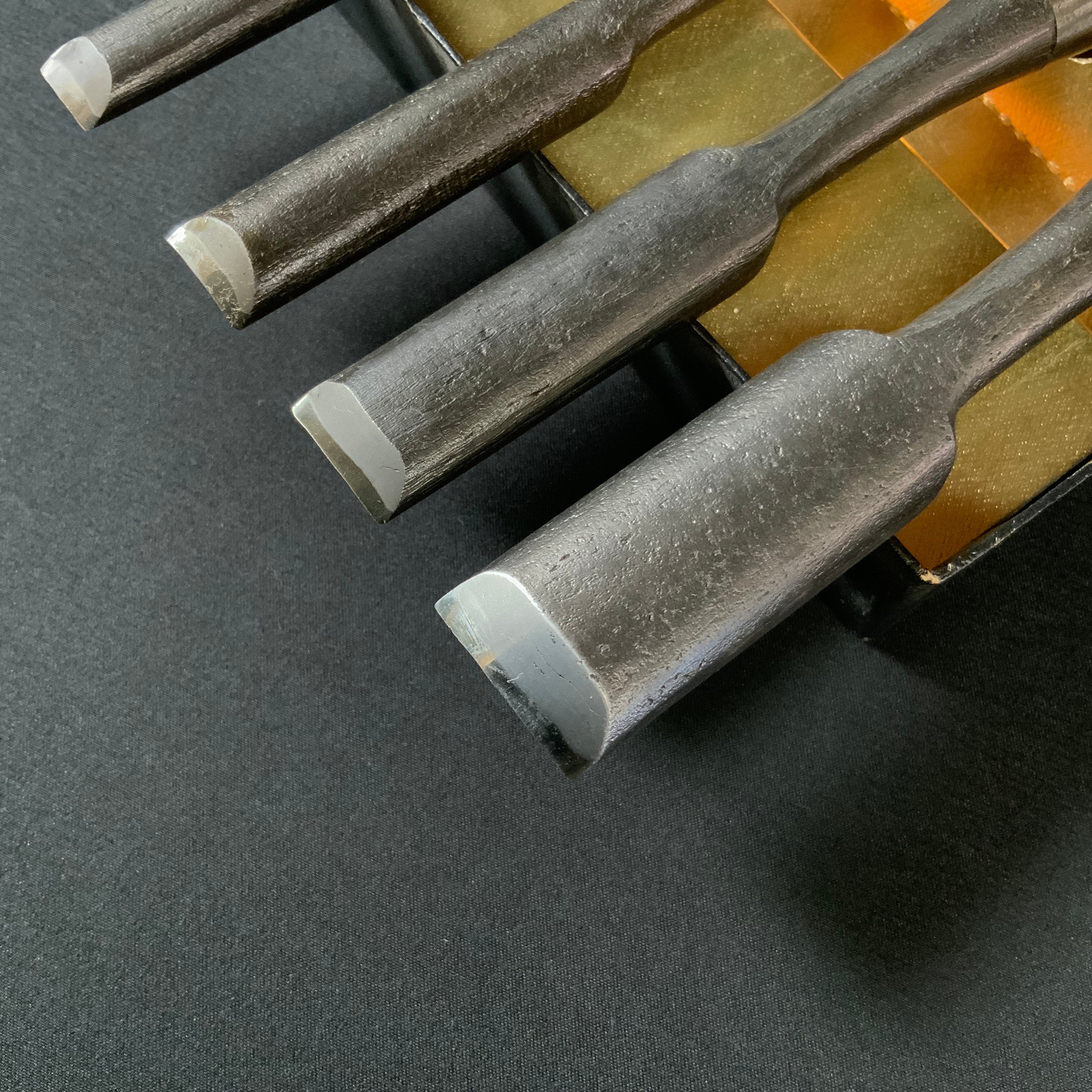 Old stock Takahiro Uchimaru Bench chisels (Round Chisel) 5pc set 掘出し物 貴弘 内丸追入組鑿 5本組