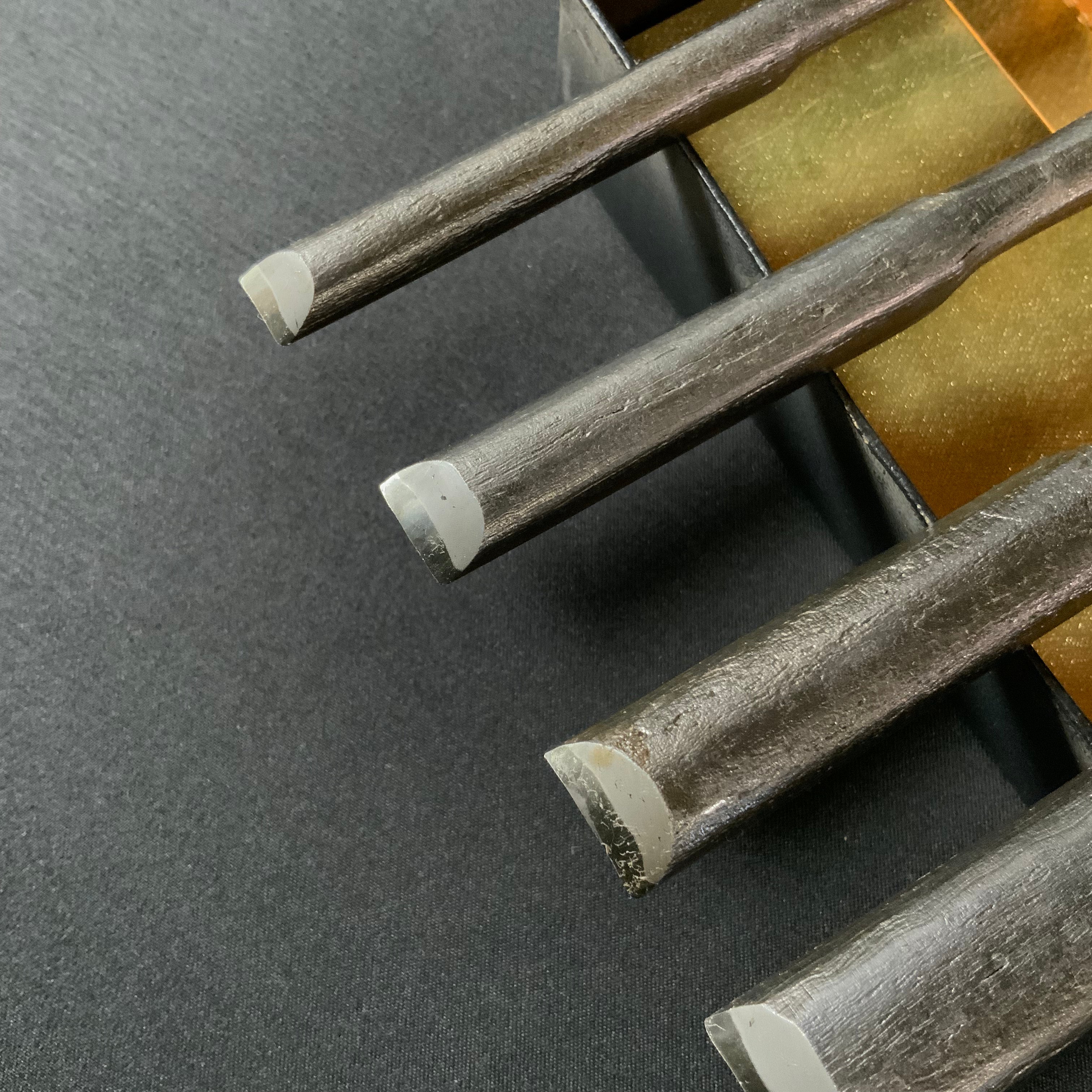 Old stock Takahiro Uchimaru Bench chisels (Round Chisel) 5pc set 掘出し物 貴弘 内丸追入組鑿 5本組