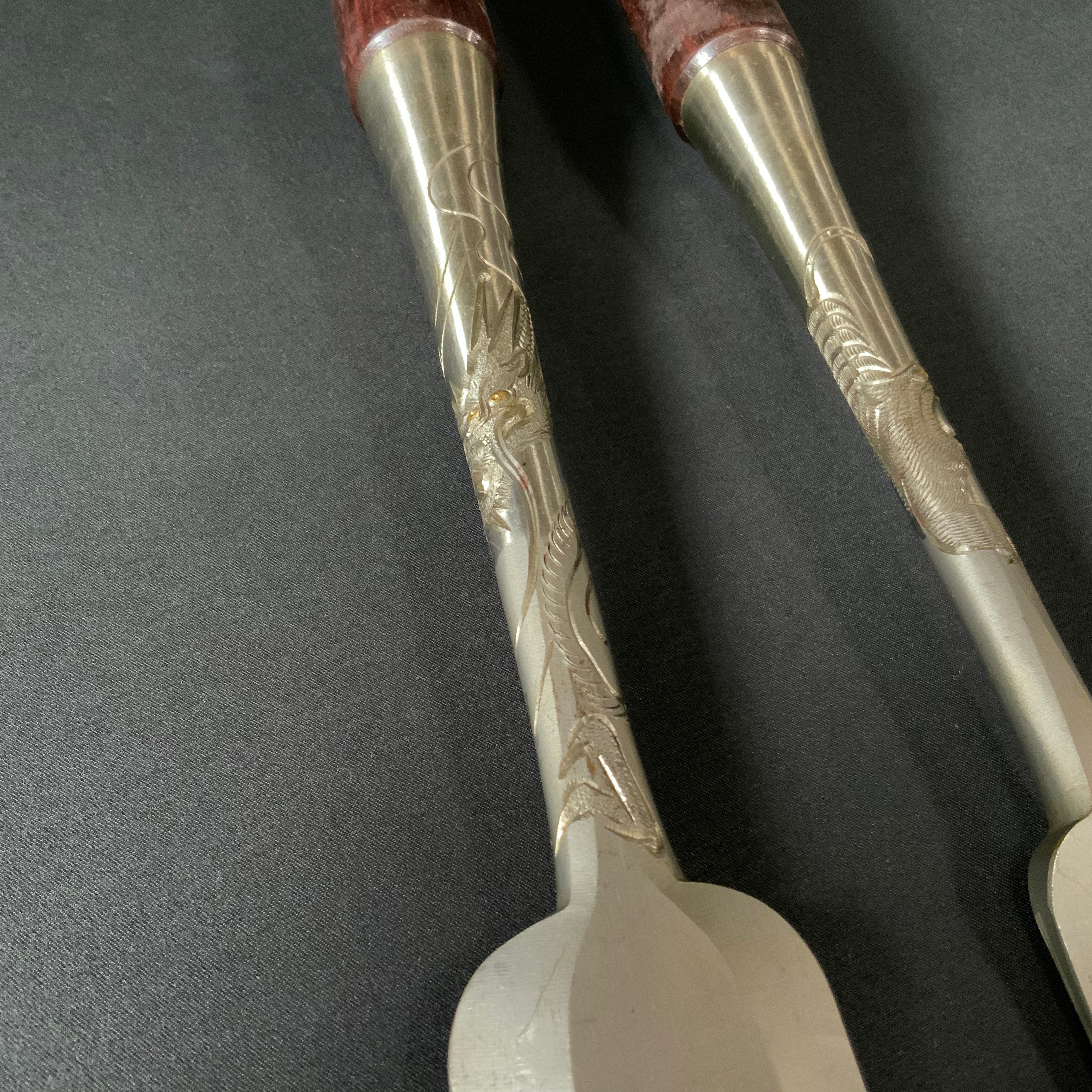 Old stock Slick Chisels set with Dragon and Tiger Carving 掘出し物 龍虎彫 本突き組鑿 48,24mm Ootsuki-nomi, Hontsuki-Nomi