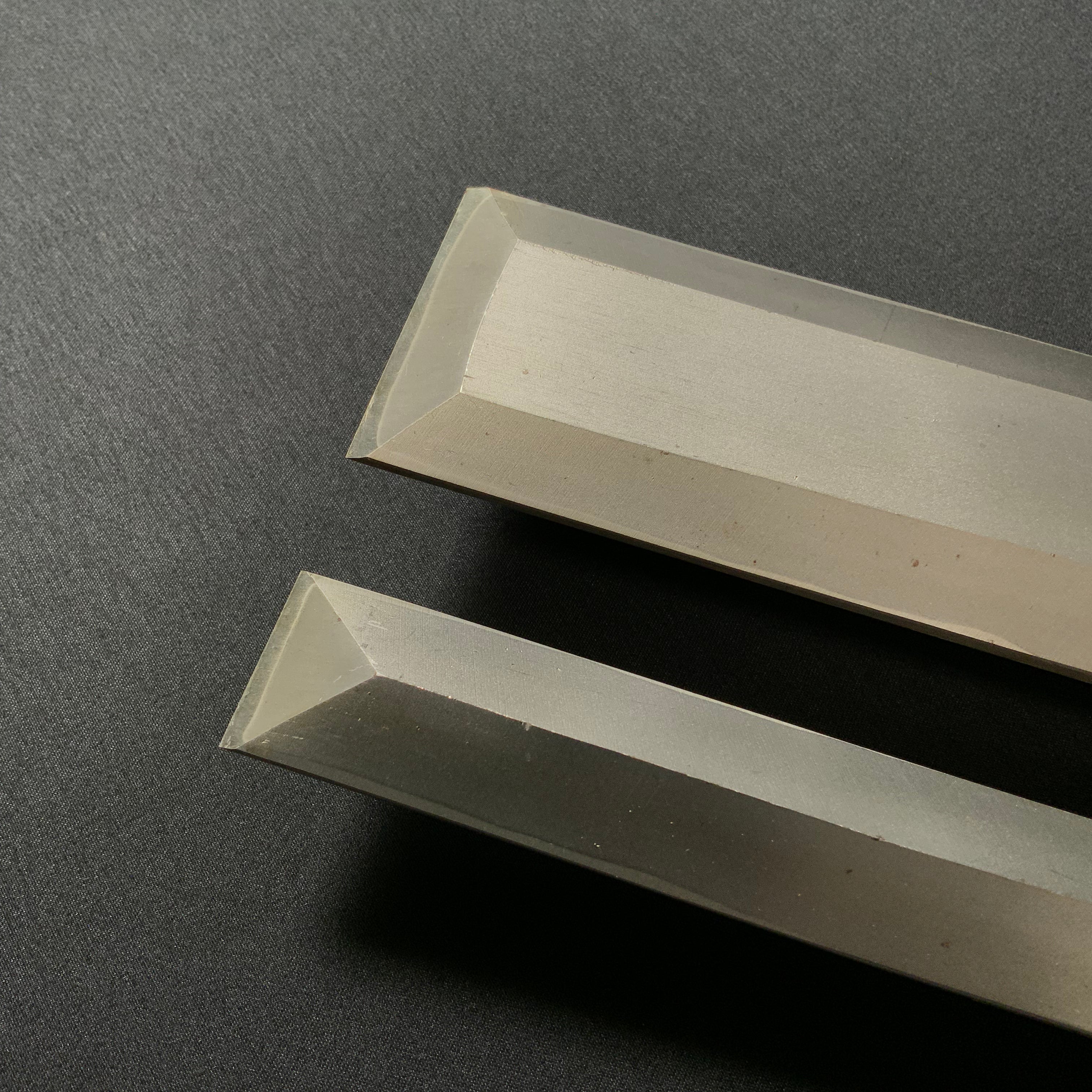 Old stock Slick Chisels set with Dragon and Tiger Carving 掘出し物 龍虎彫 本突き組鑿 48,24mm Ootsuki-nomi, Hontsuki-Nomi