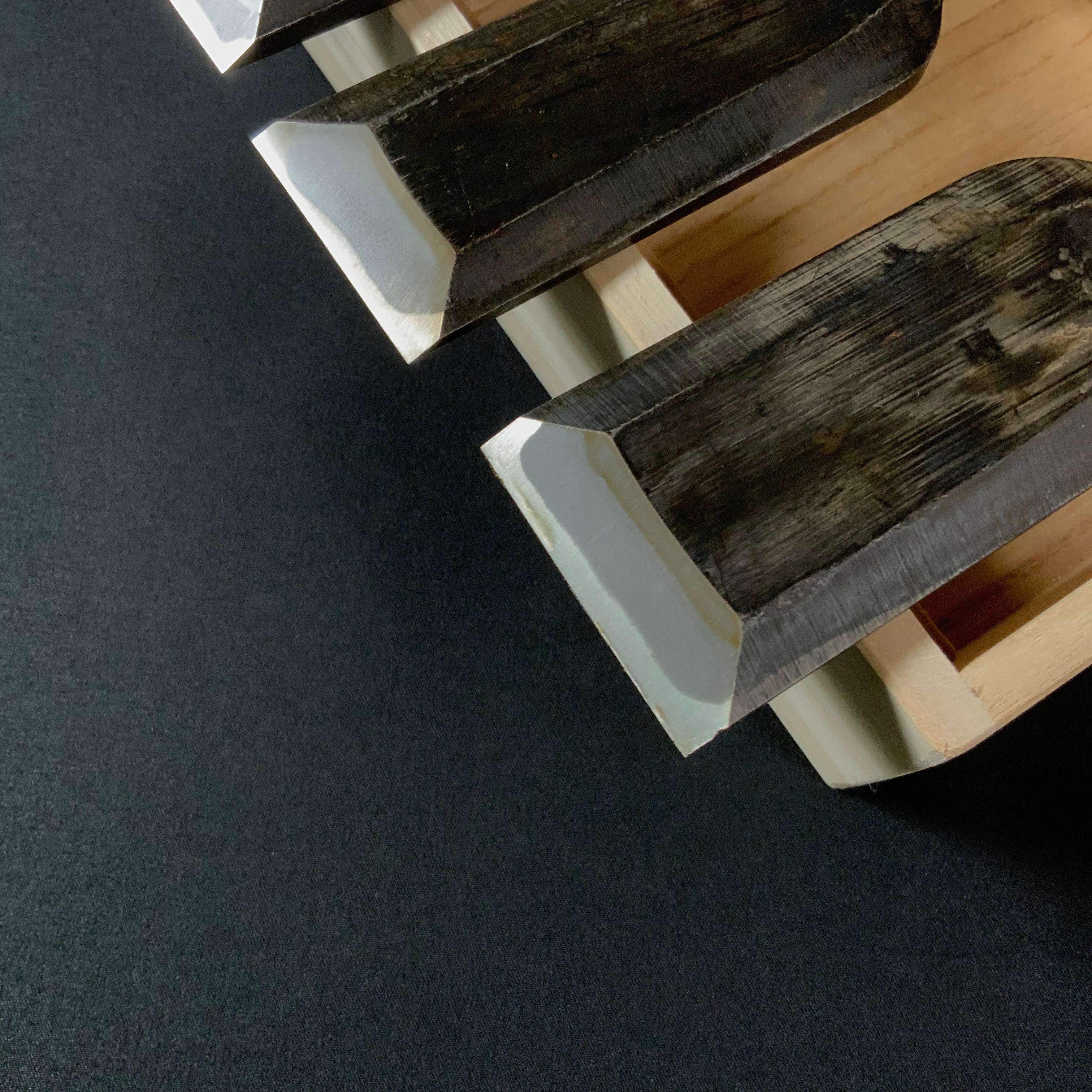 狐 叩組鑿 6本組 赤樫柄 磯野信夫作 Old stock Kitsune Timber chisels 6pc set with white steel by Isono Nobuo