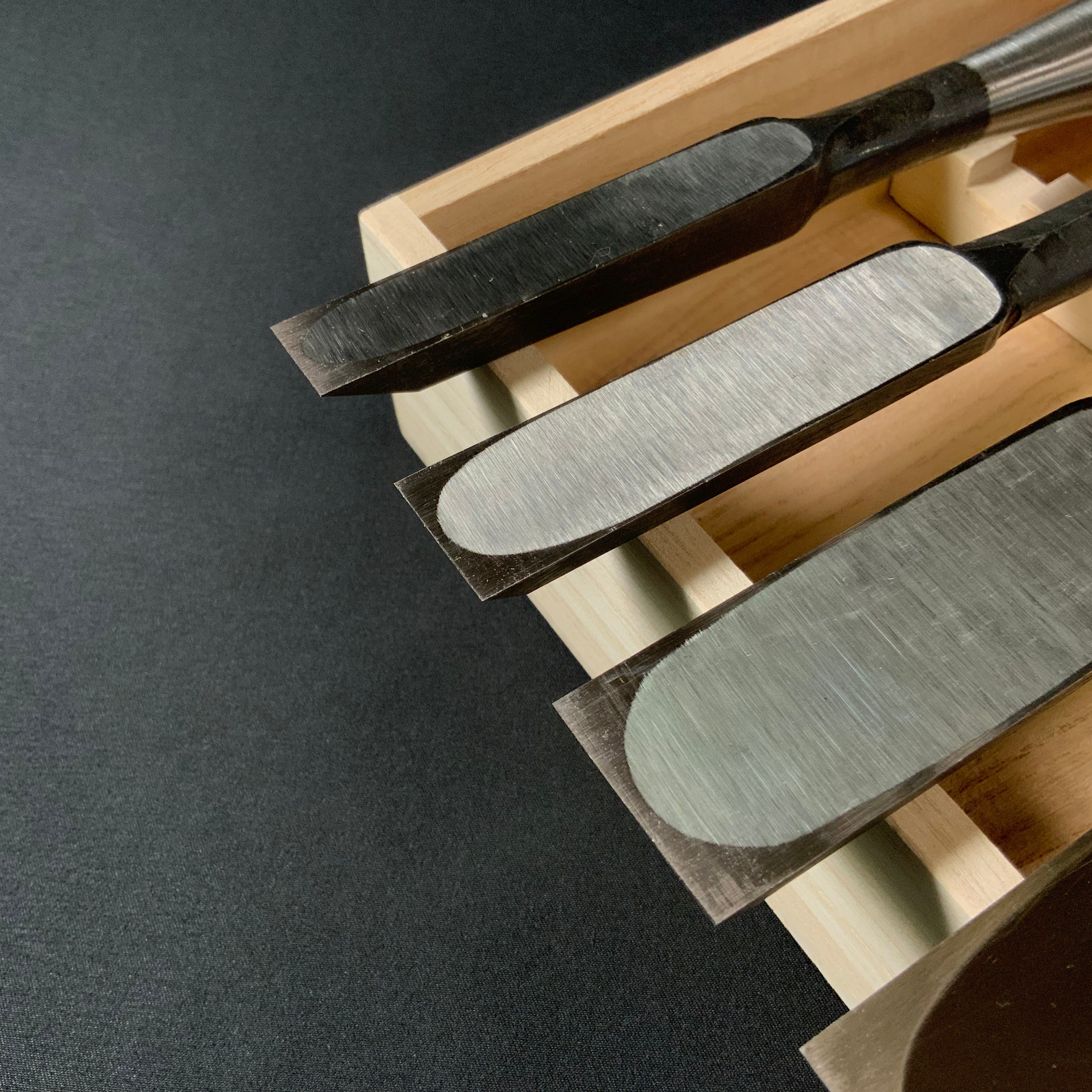 狐 叩組鑿 6本組 赤樫柄 磯野信夫作 Old stock Kitsune Timber chisels 6pc set with white steel by Isono Nobuo