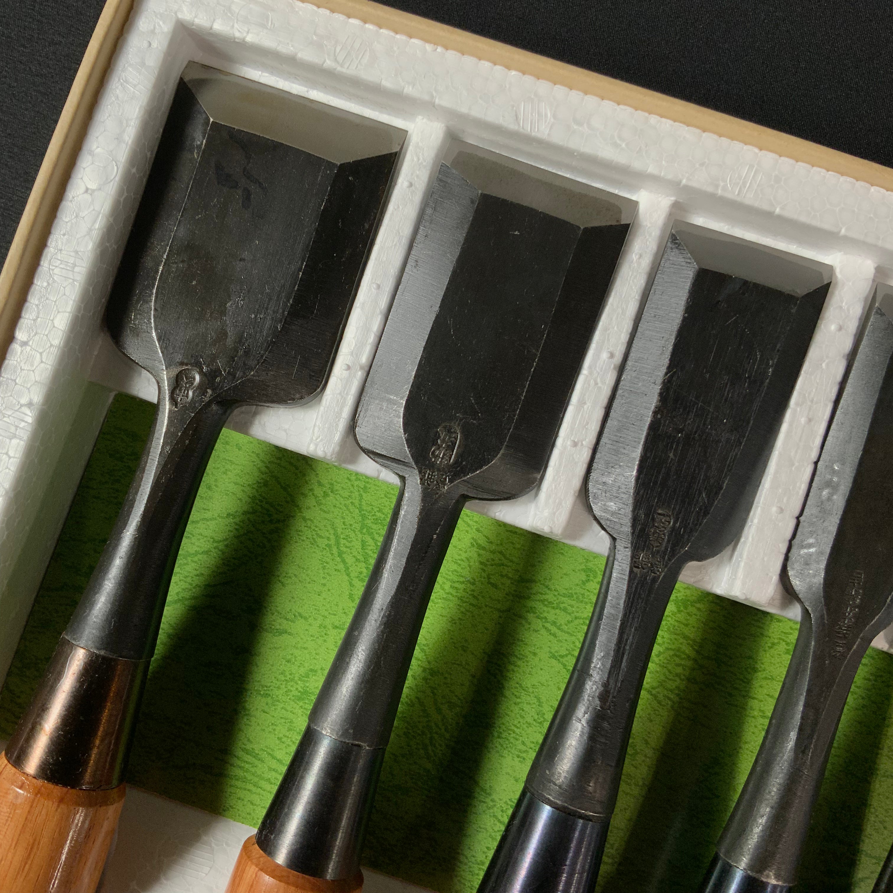 M191 Kenshin bench chisels set by Usui Yoshio  謙信 碓氷淑郎作 追入組鑿 10本組