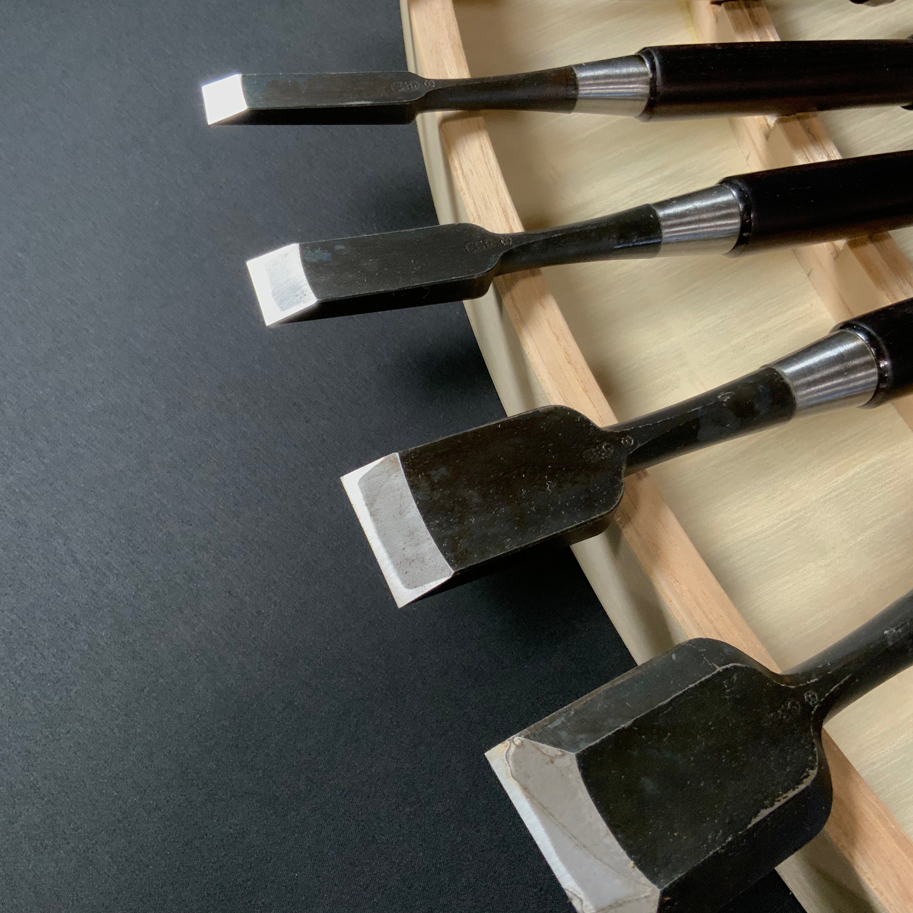 Old stock Tsuki Ichihiro Bench chisels set 掘出し物 月 市弘 山崎勇作 追入組鑿 Oirenomi