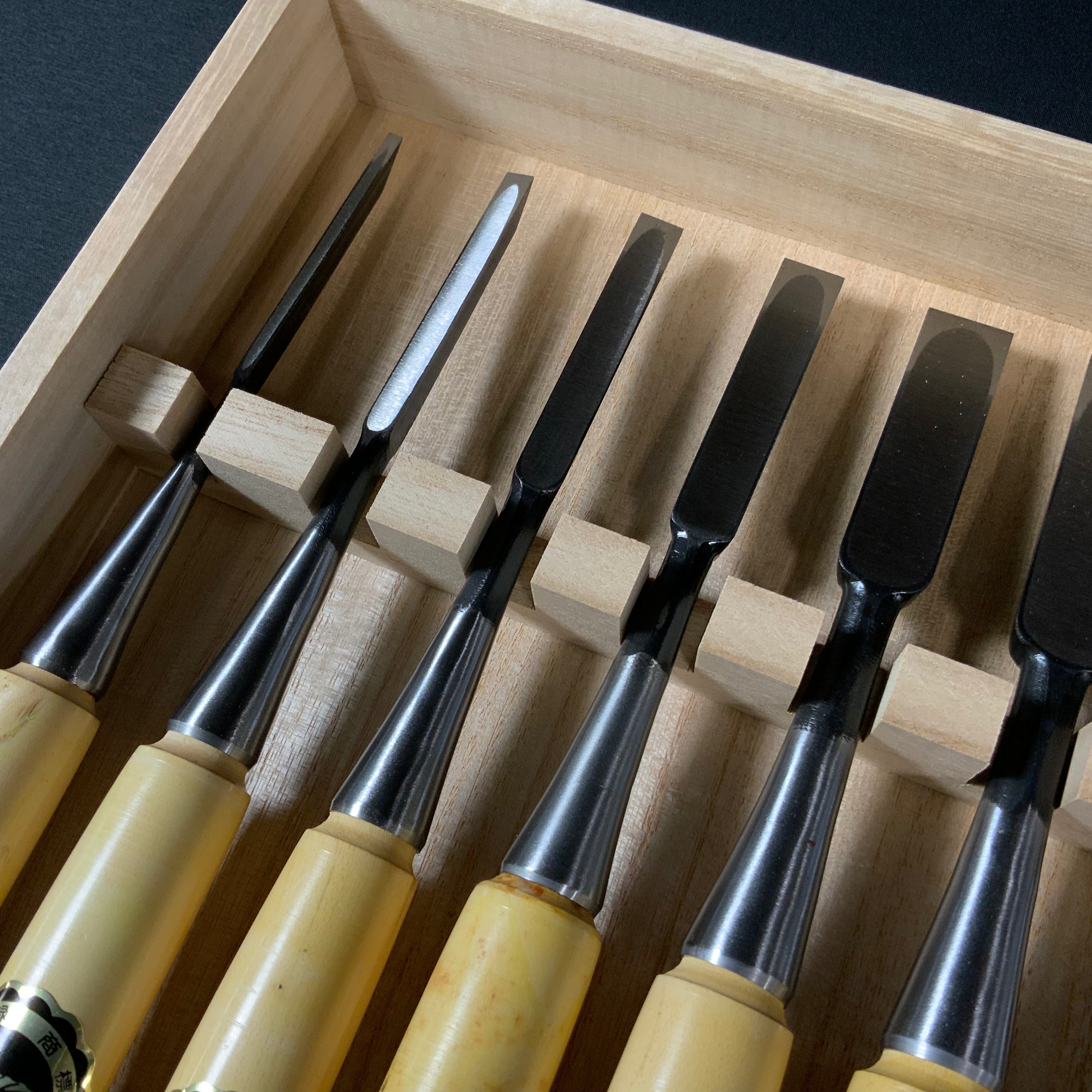 #5 Ouchi Bench chisels set Gumi Handle by Ouchi 4th generation 宗家大内 追入組鑿 グミ柄 桐箱付 四代目大内俊明作